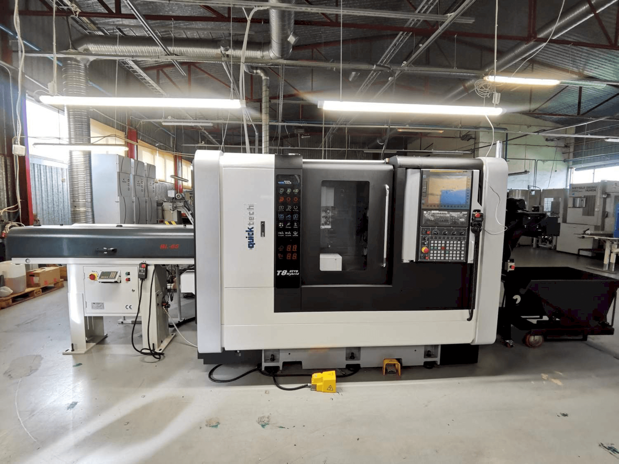 Vooraanzicht van Quick-Tech T8-Hybrid-YB machine