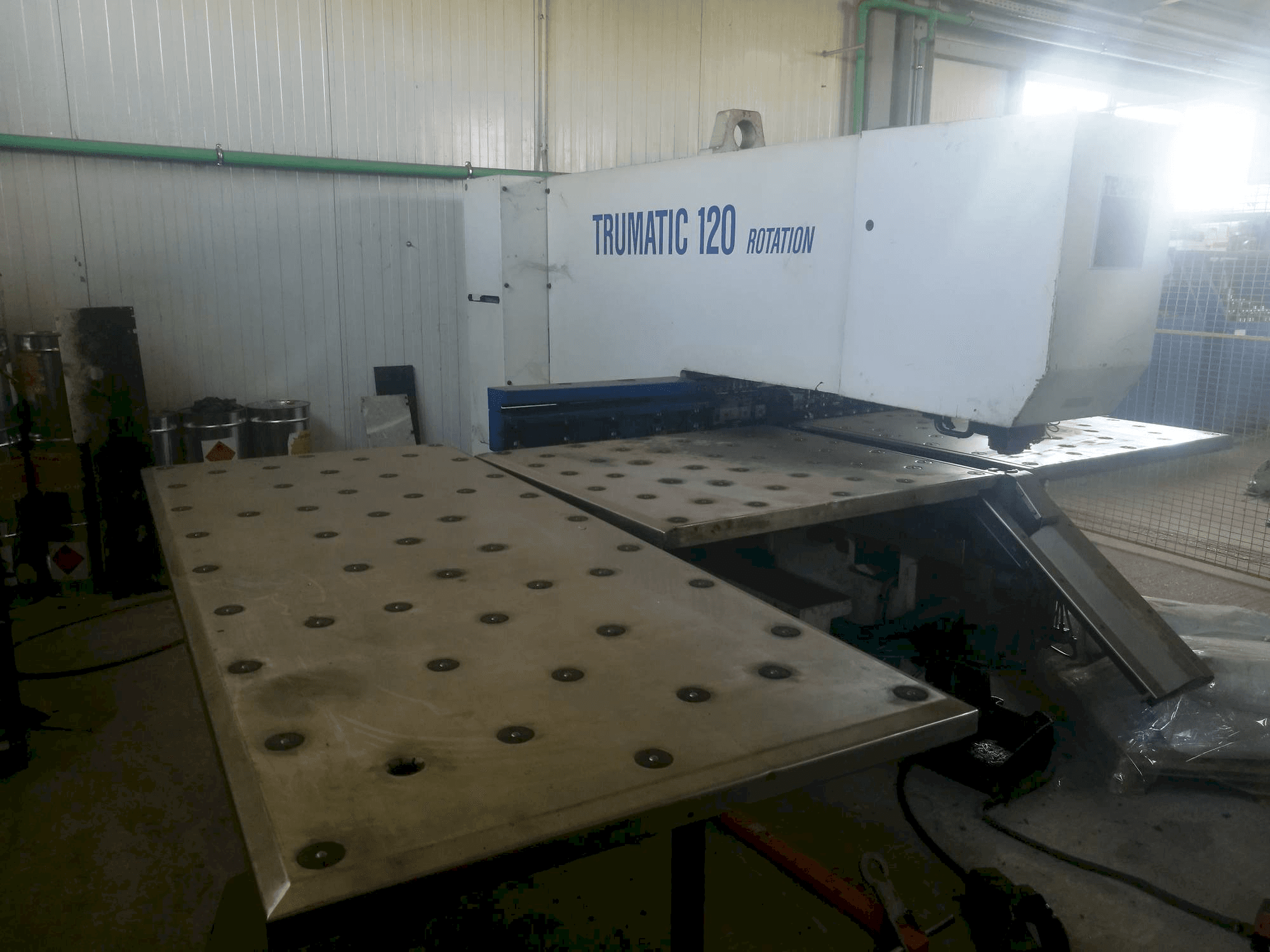 Vooraanzicht van Trumpf Trumatic 120R machine