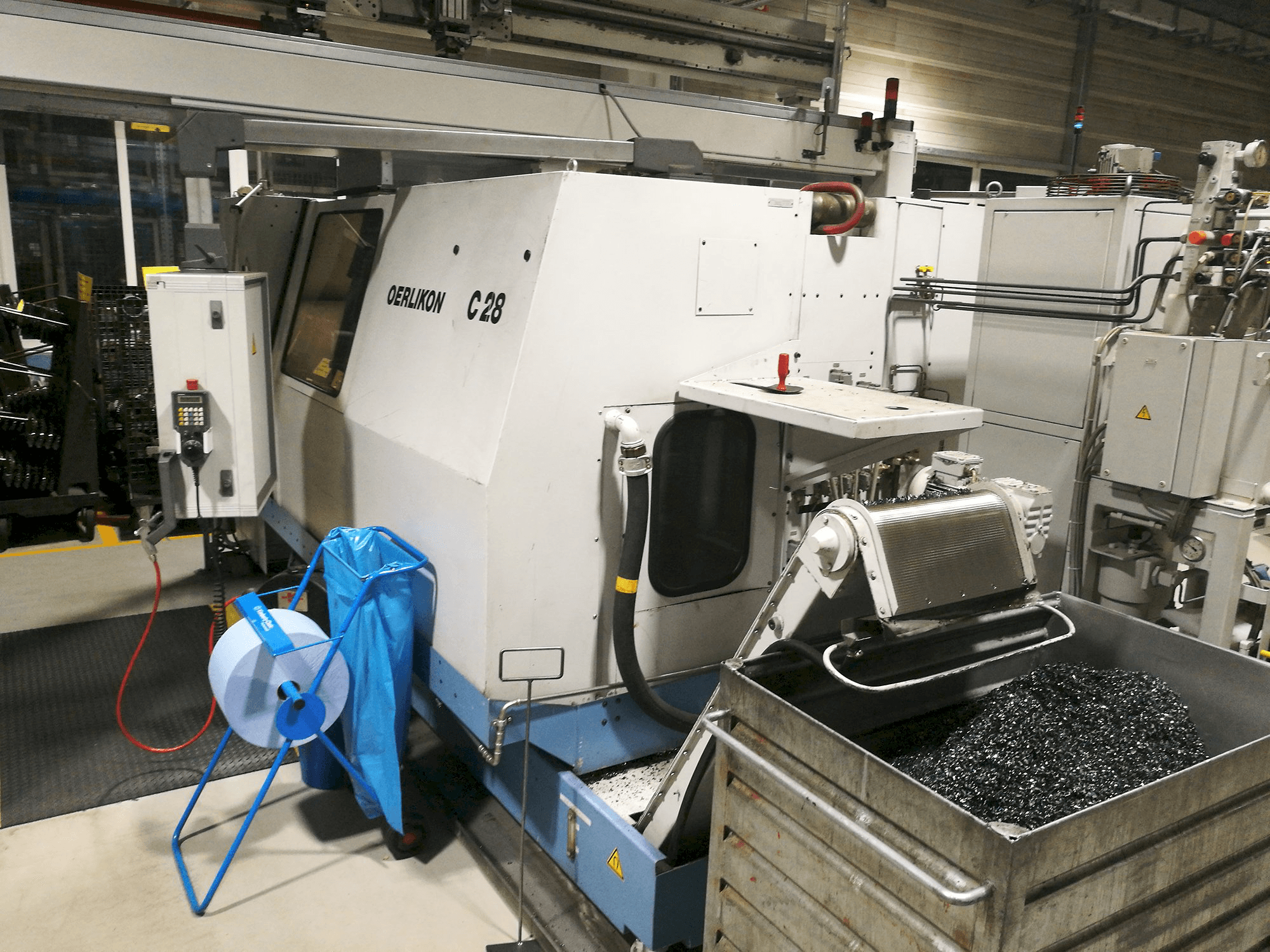 Recht aanzicht van Oerlikon C28 machine
