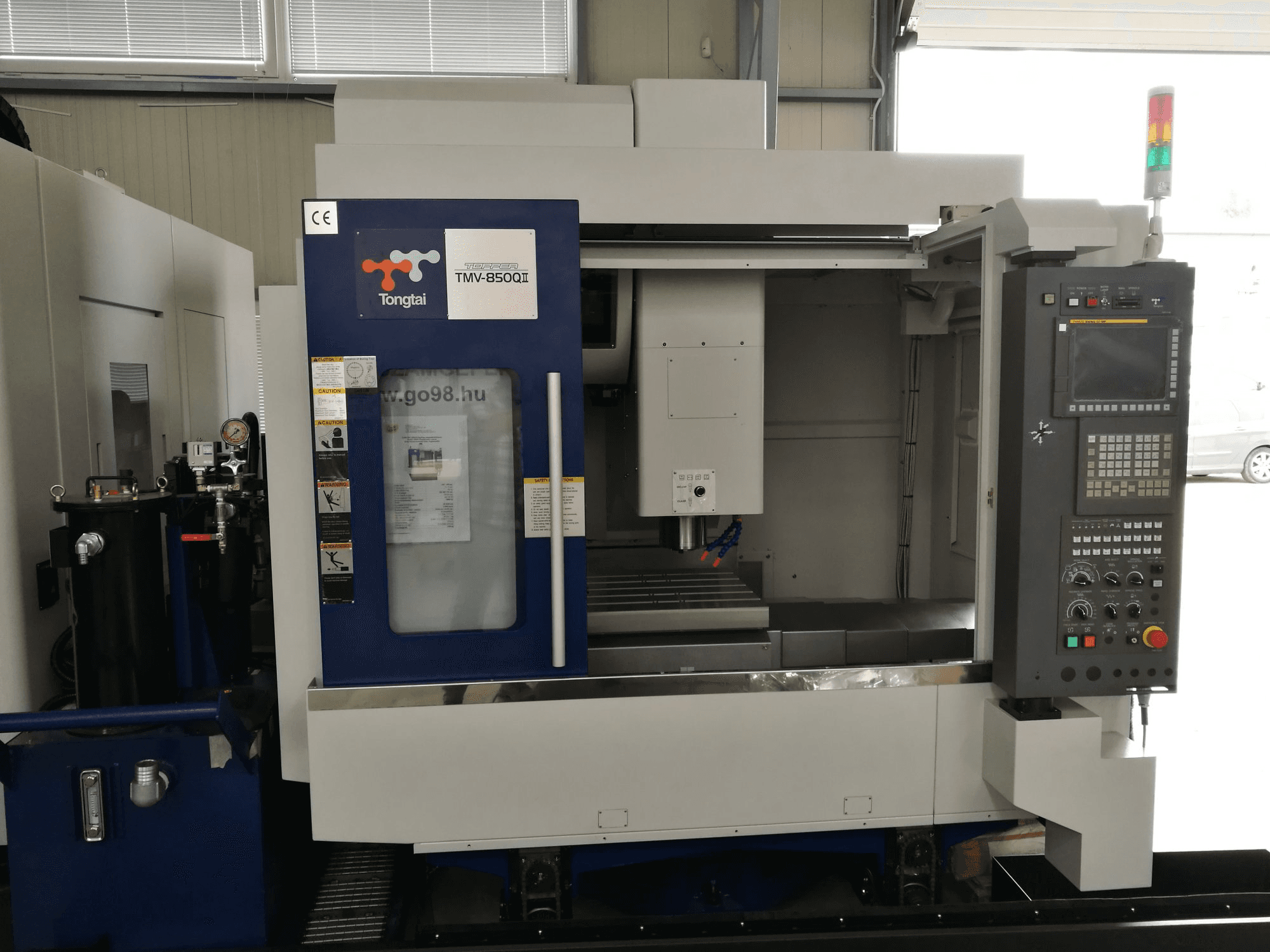 Vooraanzicht van Tongtai TMV-850QII machine