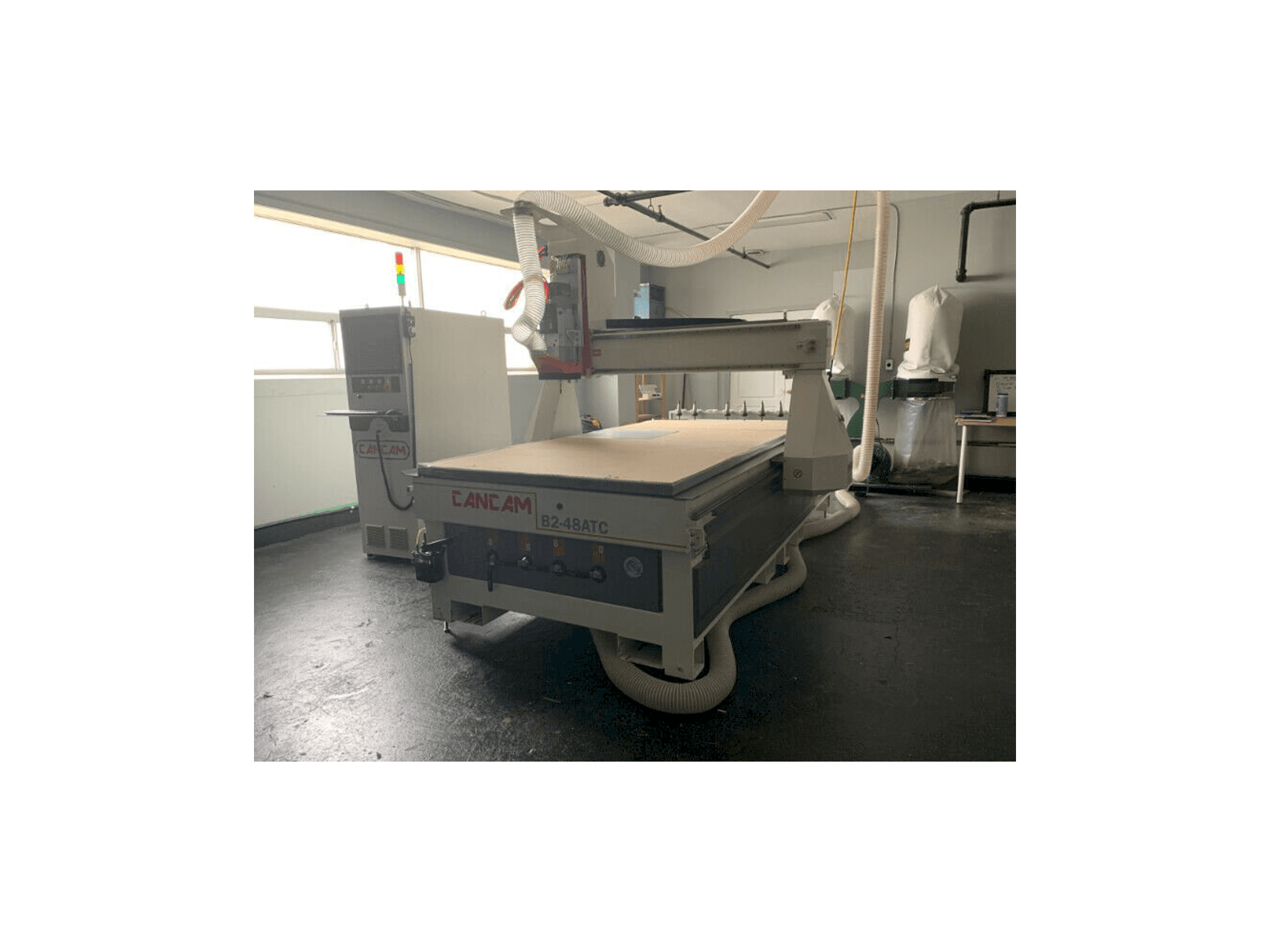 Vooraanzicht van CanCam B2-48 ATC machine