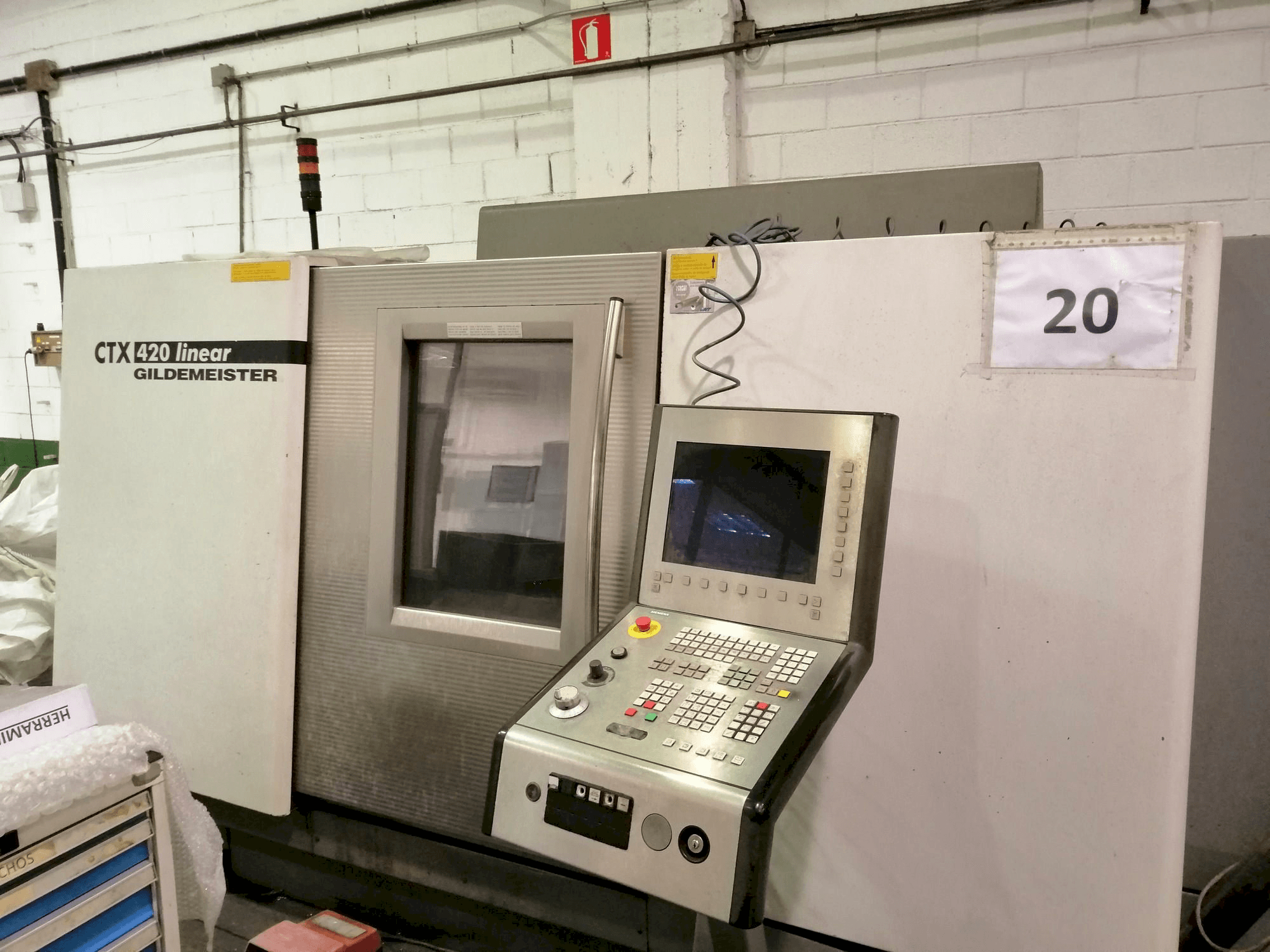 Vooraanzicht van Gildemeister CTX 400 machine