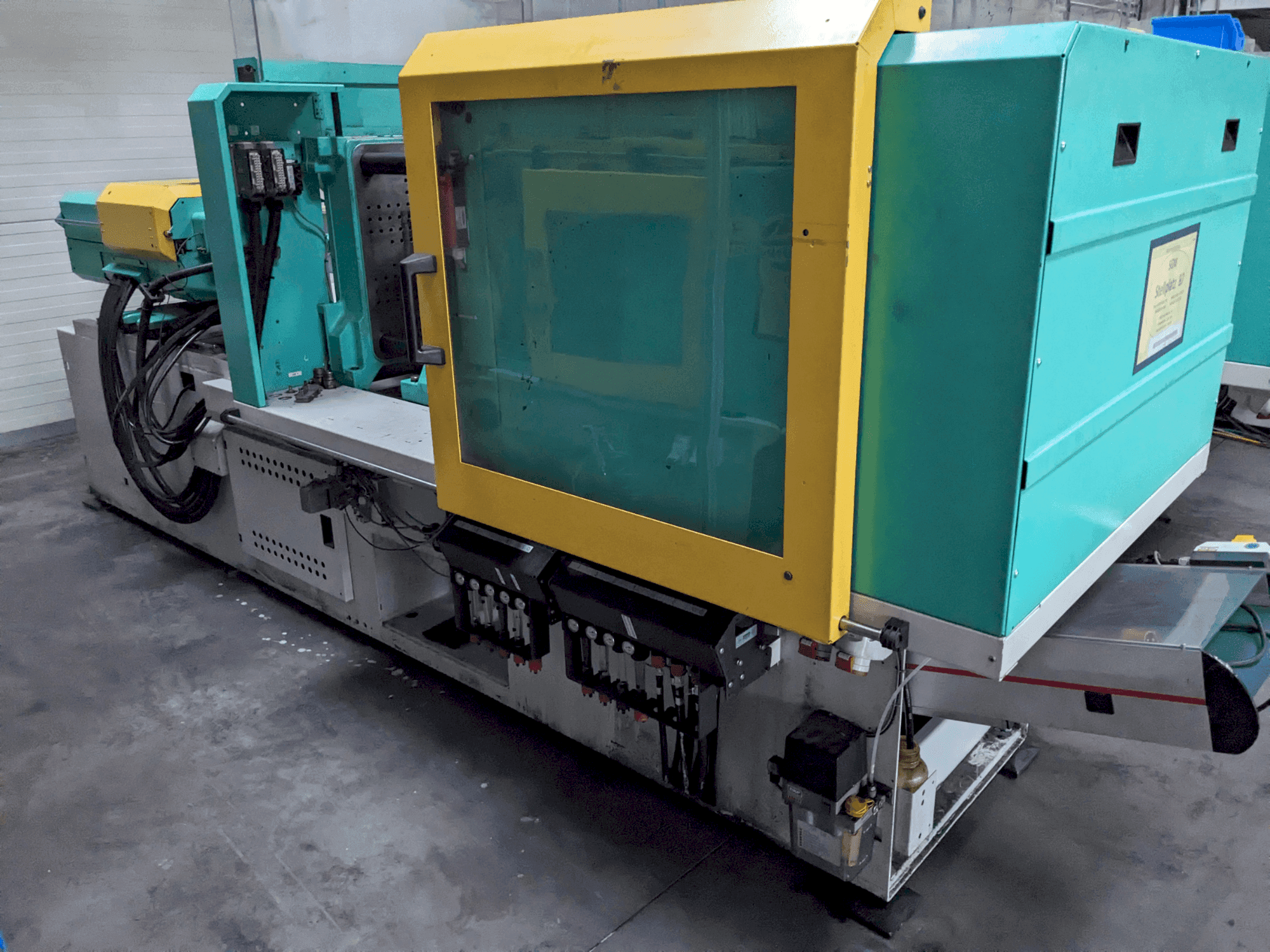 Vooraanzicht van Arburg 470 A 800-170 machine