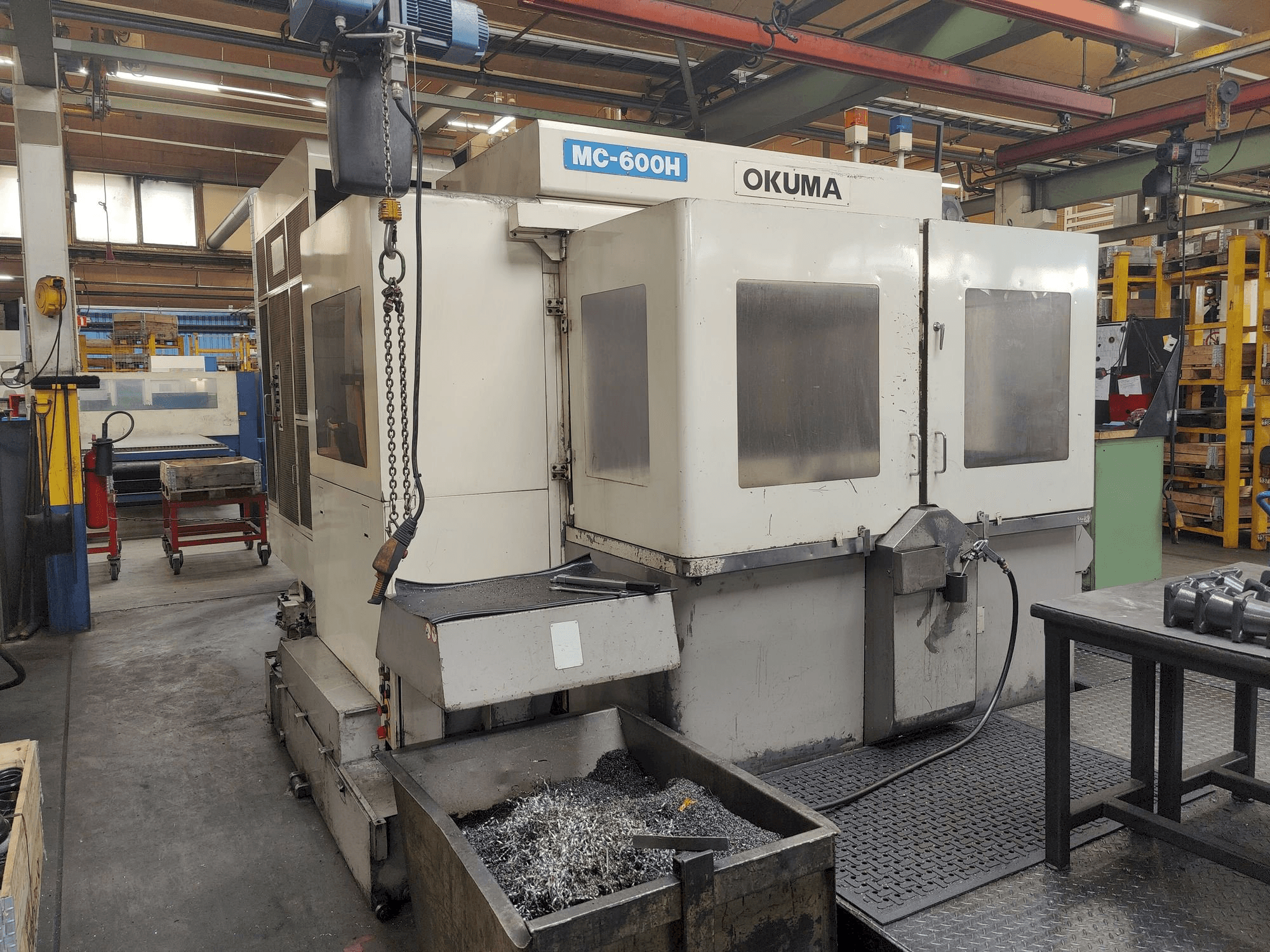 Vooraanzicht van Okuma MC-600 H machine