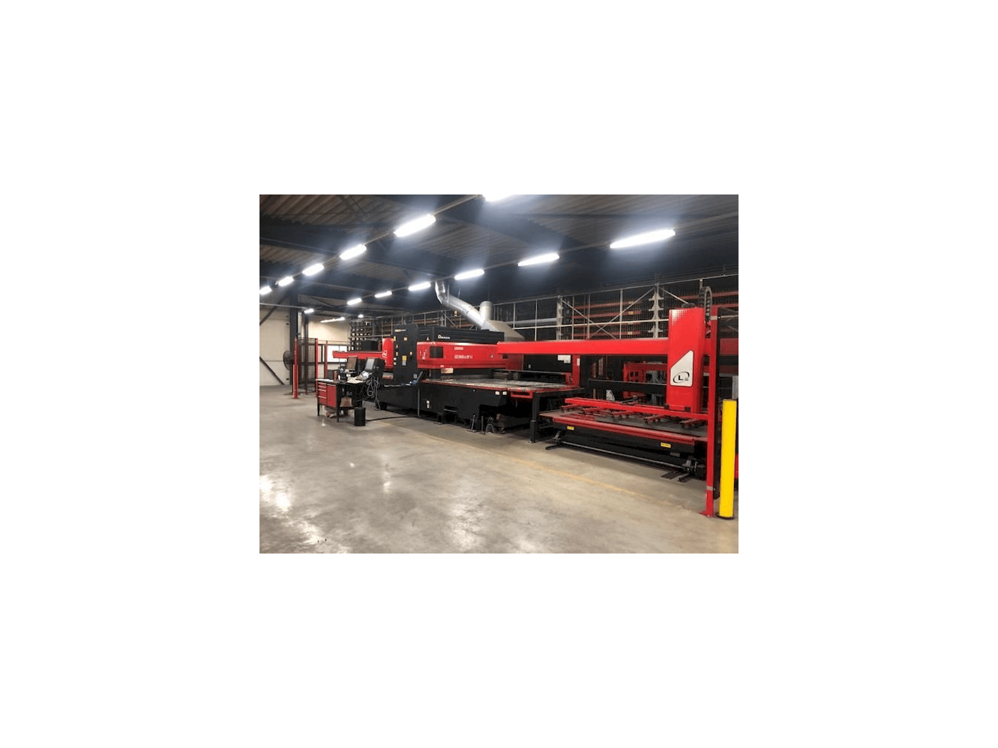 Vooraanzicht van AMADA LC 2415 Alpha IV NT machine