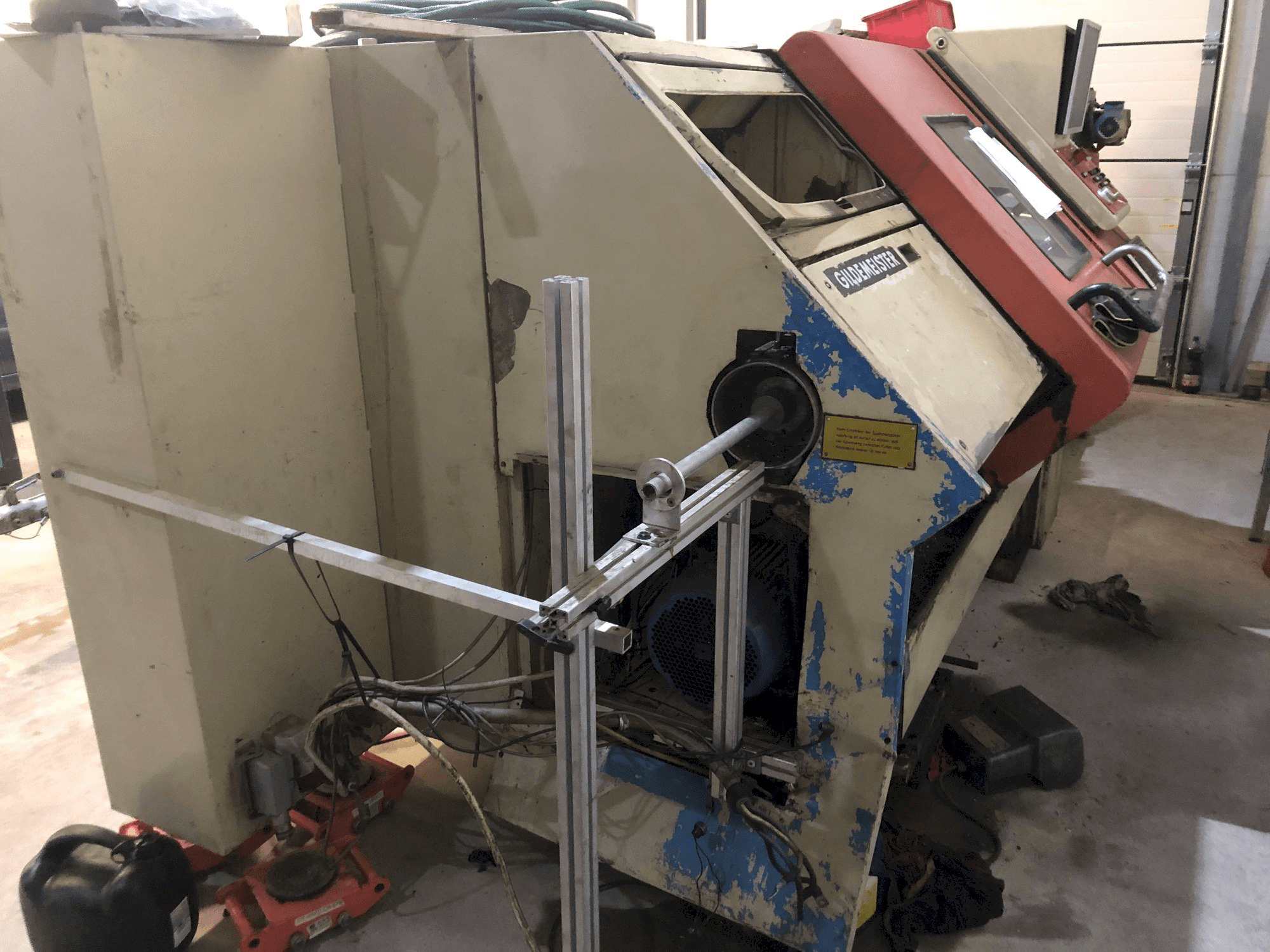 Linkerzijdeaanzicht van Gildemeister NEF CT 40 machine