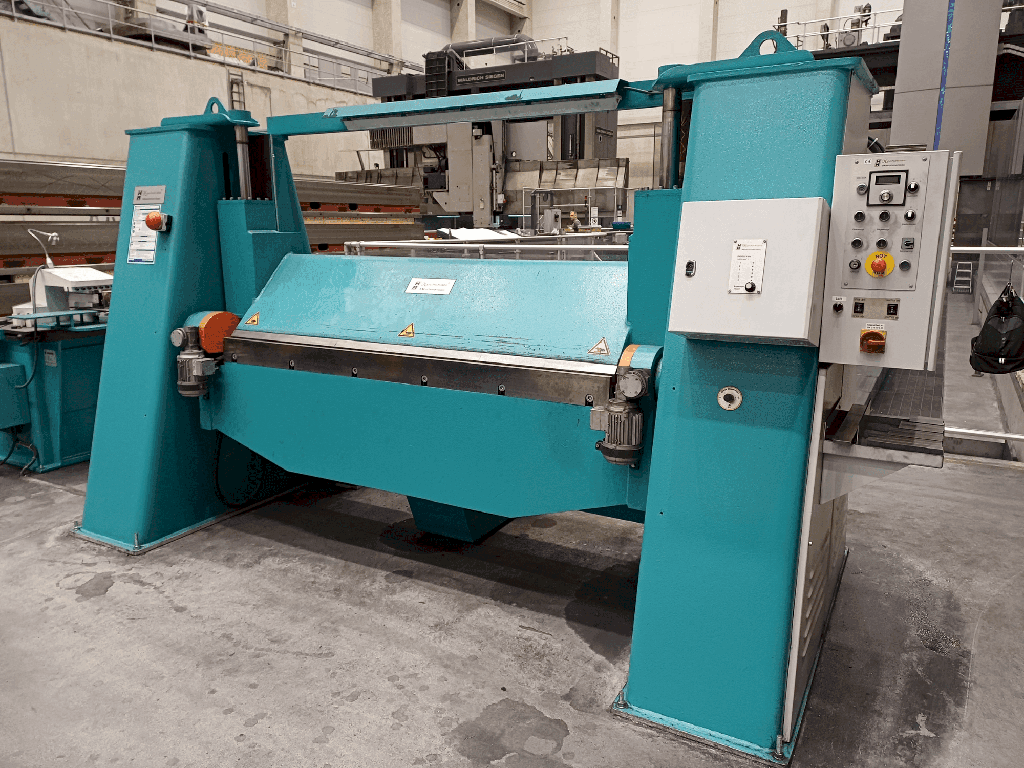 Vooraanzicht van DR. HOCHSTRATE 2000/6 machine