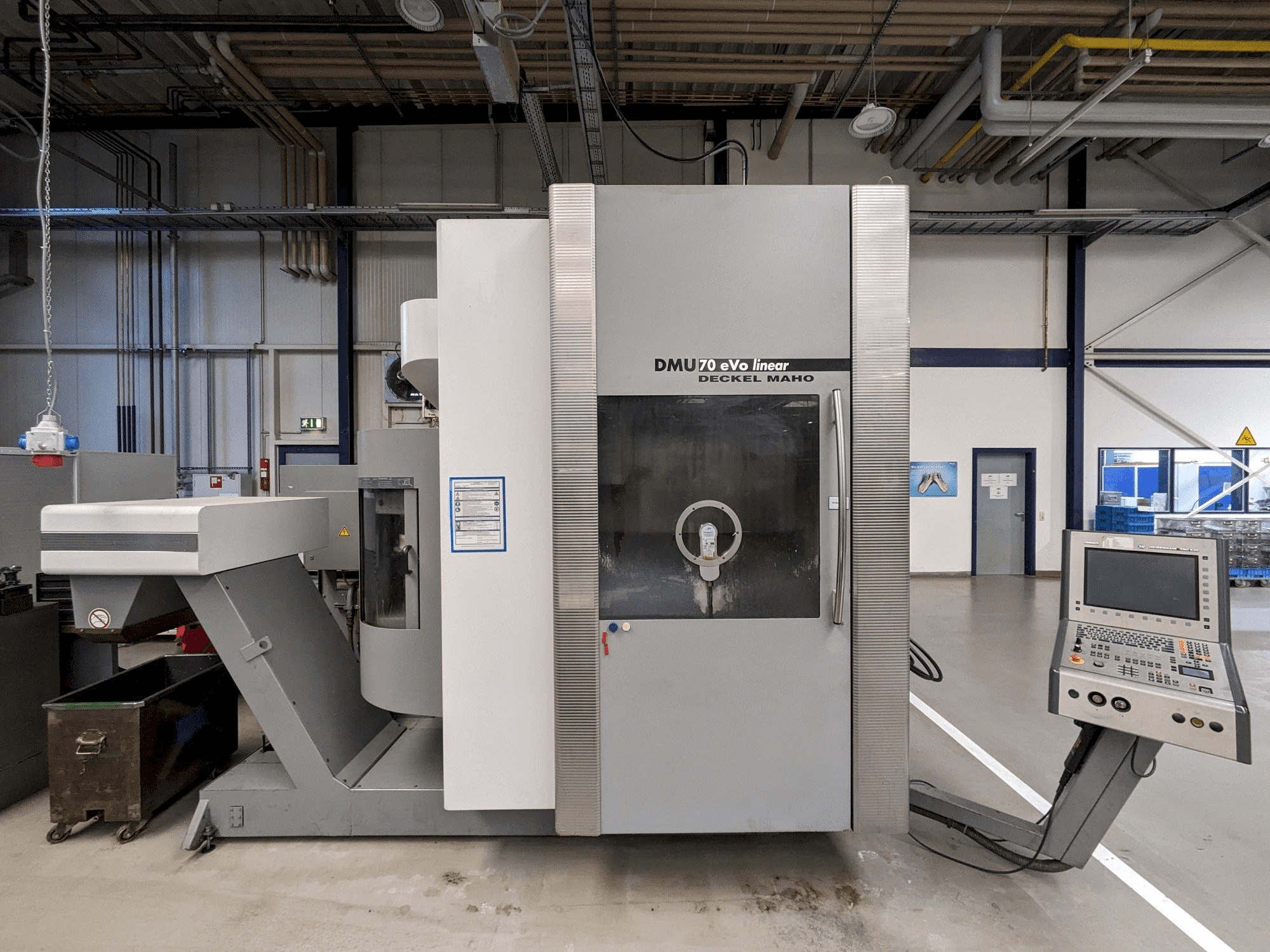 Vooraanzicht van DECKEL MAHO DMU70 eVo linear machine