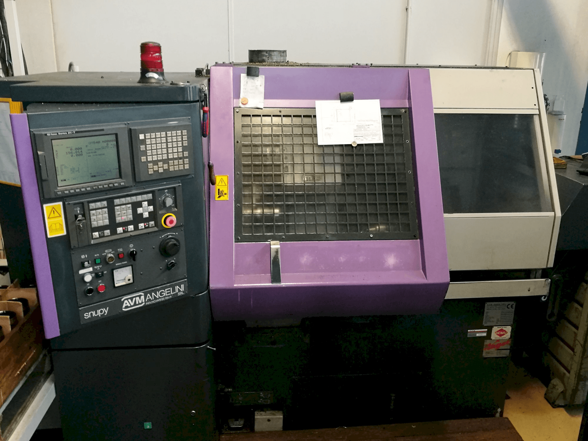 Vooraanzicht van AVM Angelini Snupy 21TI machine