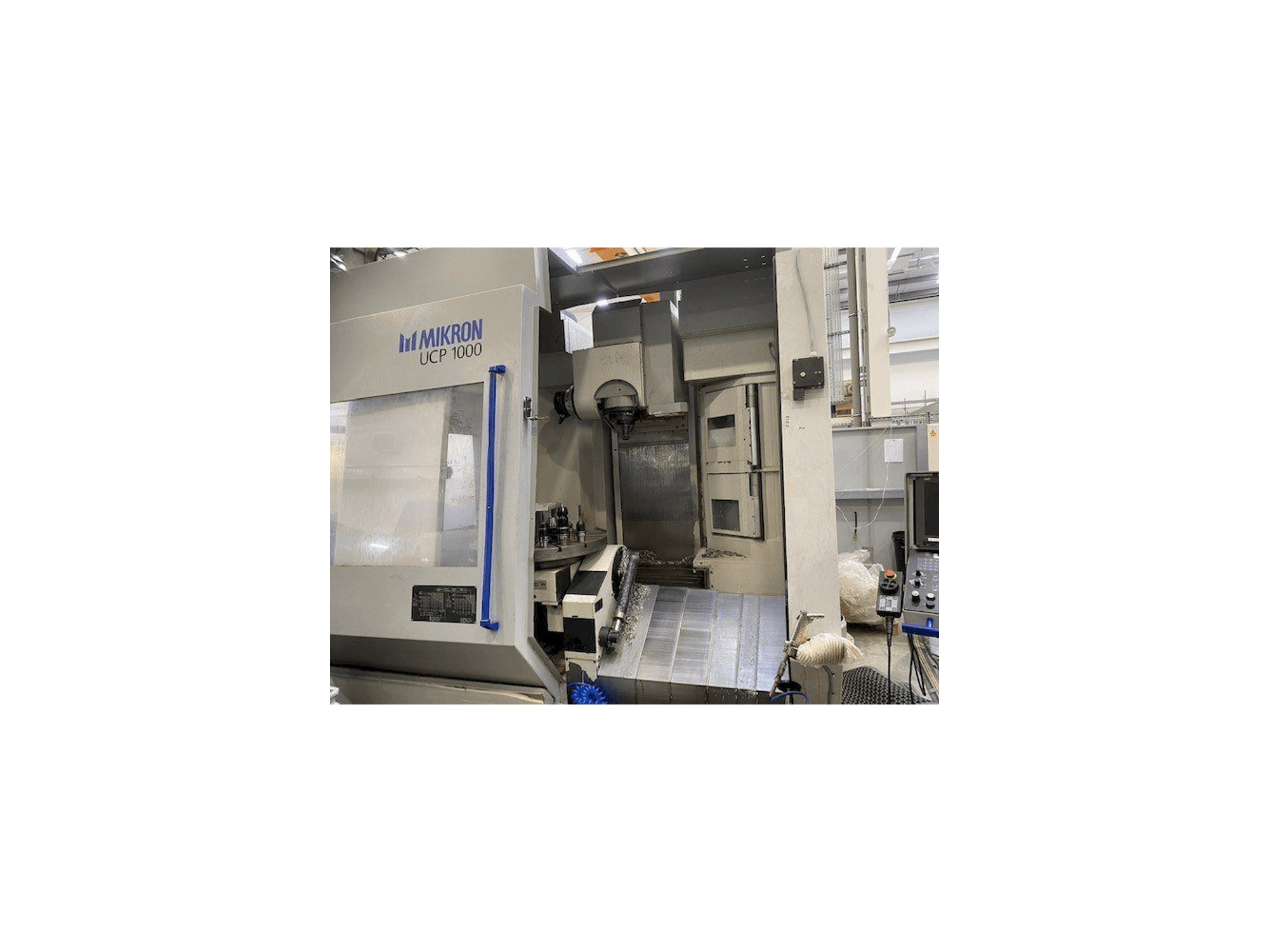 Vooraanzicht van MIKRON UCP 1000 machine