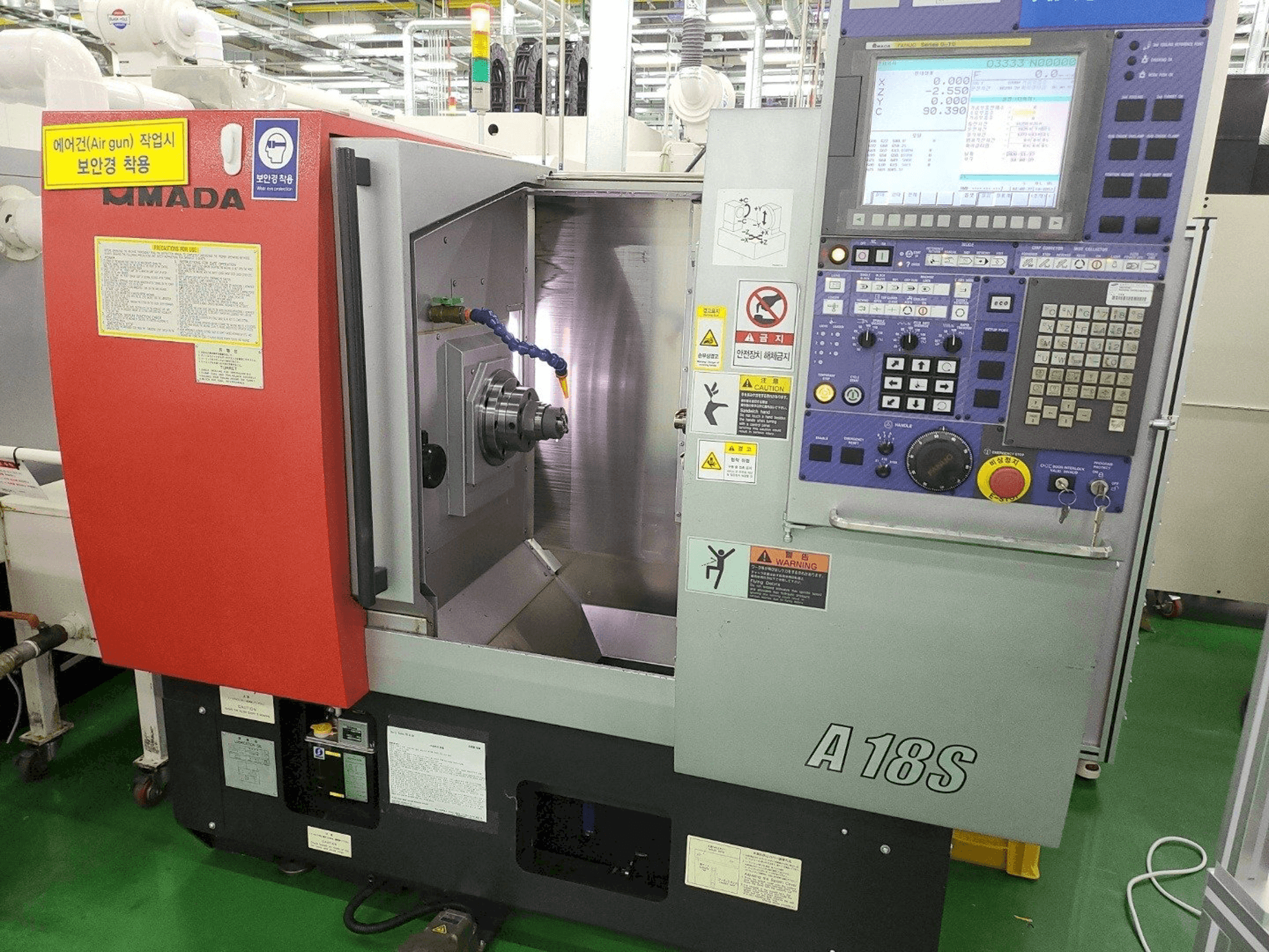 Vooraanzicht van AMADA A-18S machine