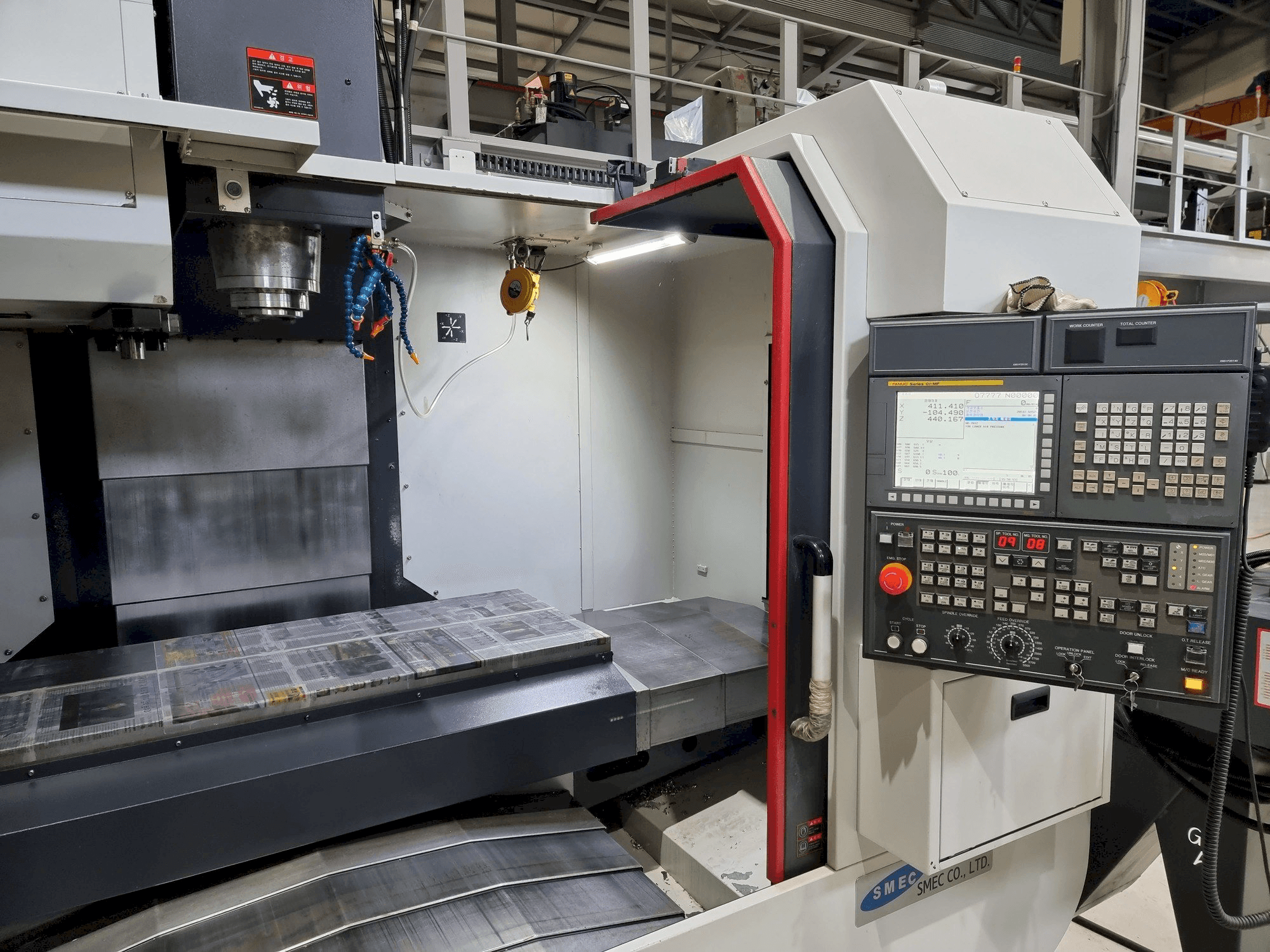 Vooraanzicht van SMEC LCV 650 machine