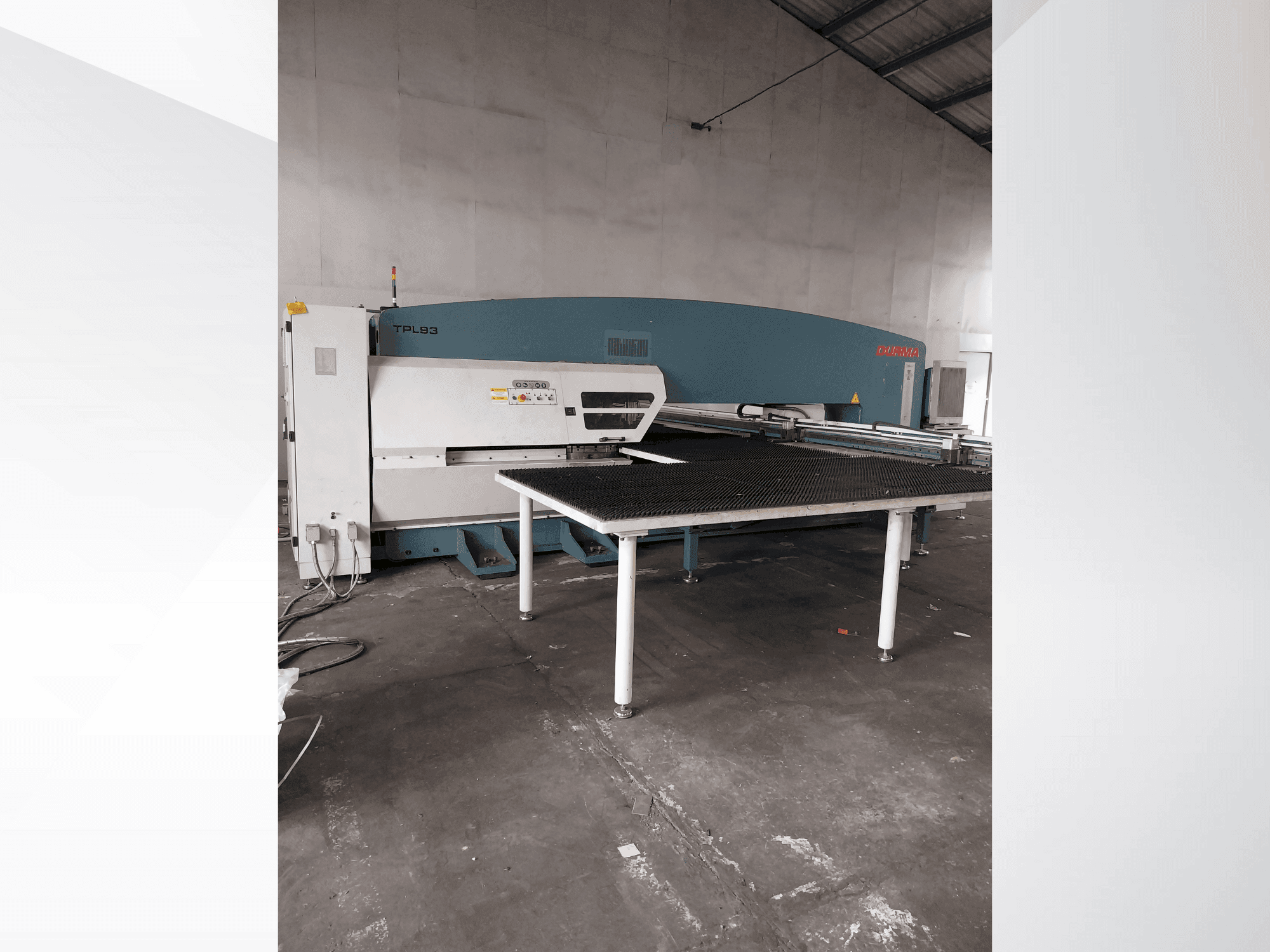 Vooraanzicht van Durma TPL93 machine