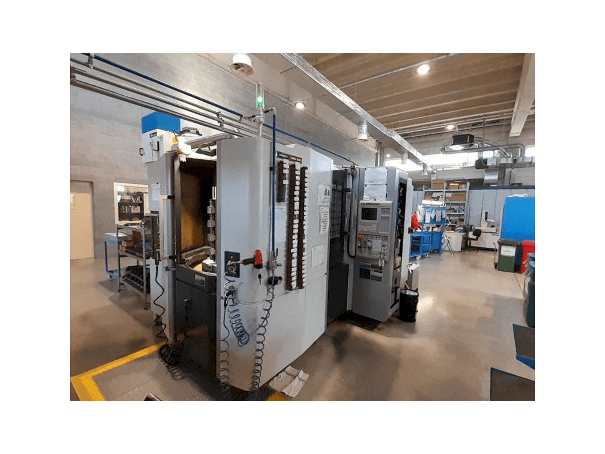 Vooraanzicht van DMG NHX 4000 machine