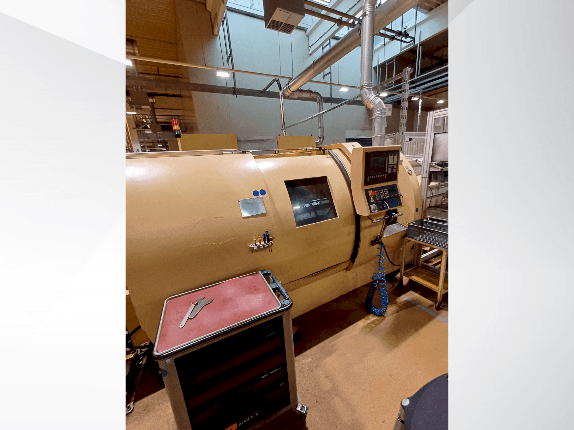 Vooraanzicht van TRENS SBL500 CNC machine
