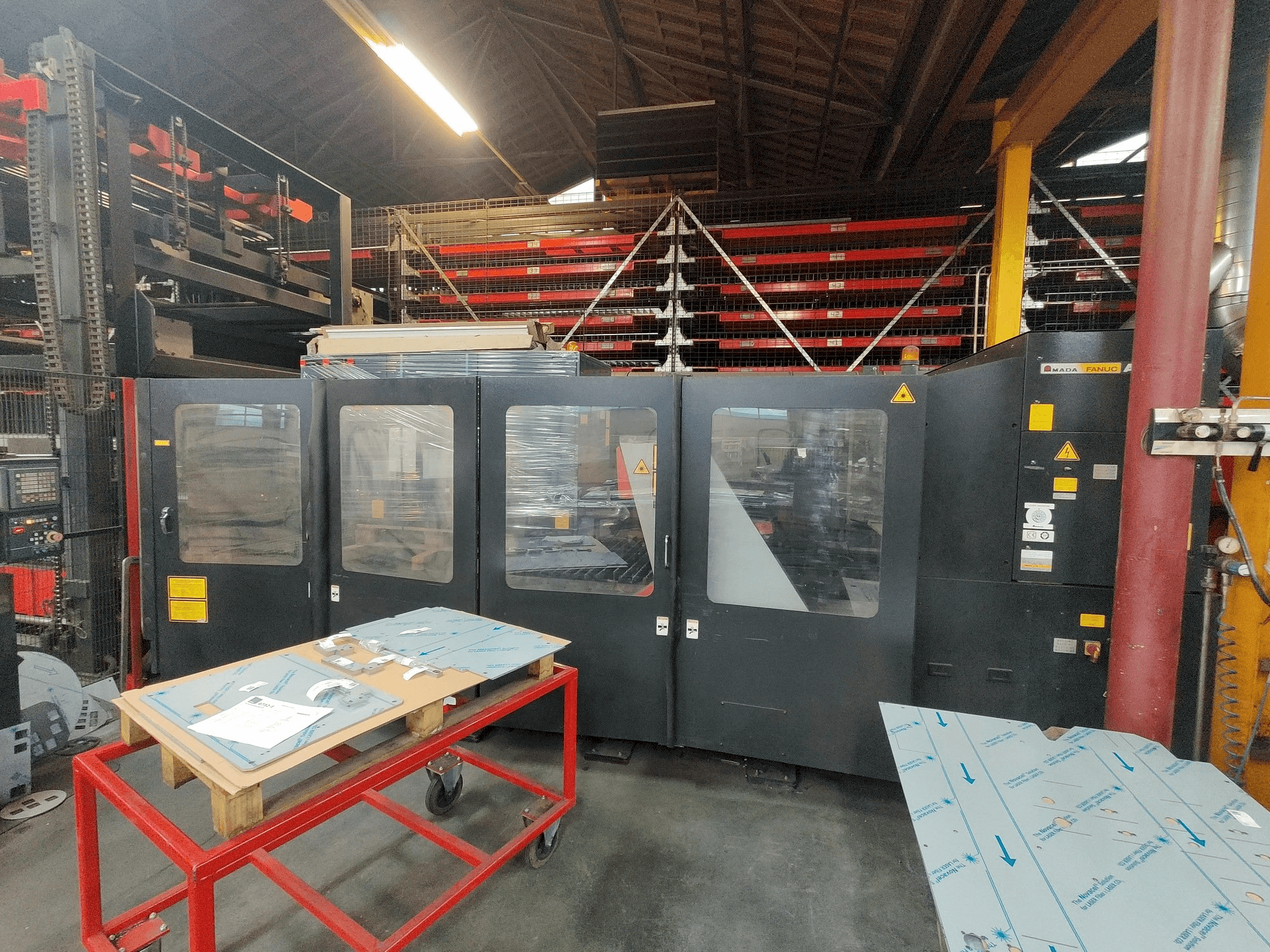Vooraanzicht van AMADA FO 3015 machine