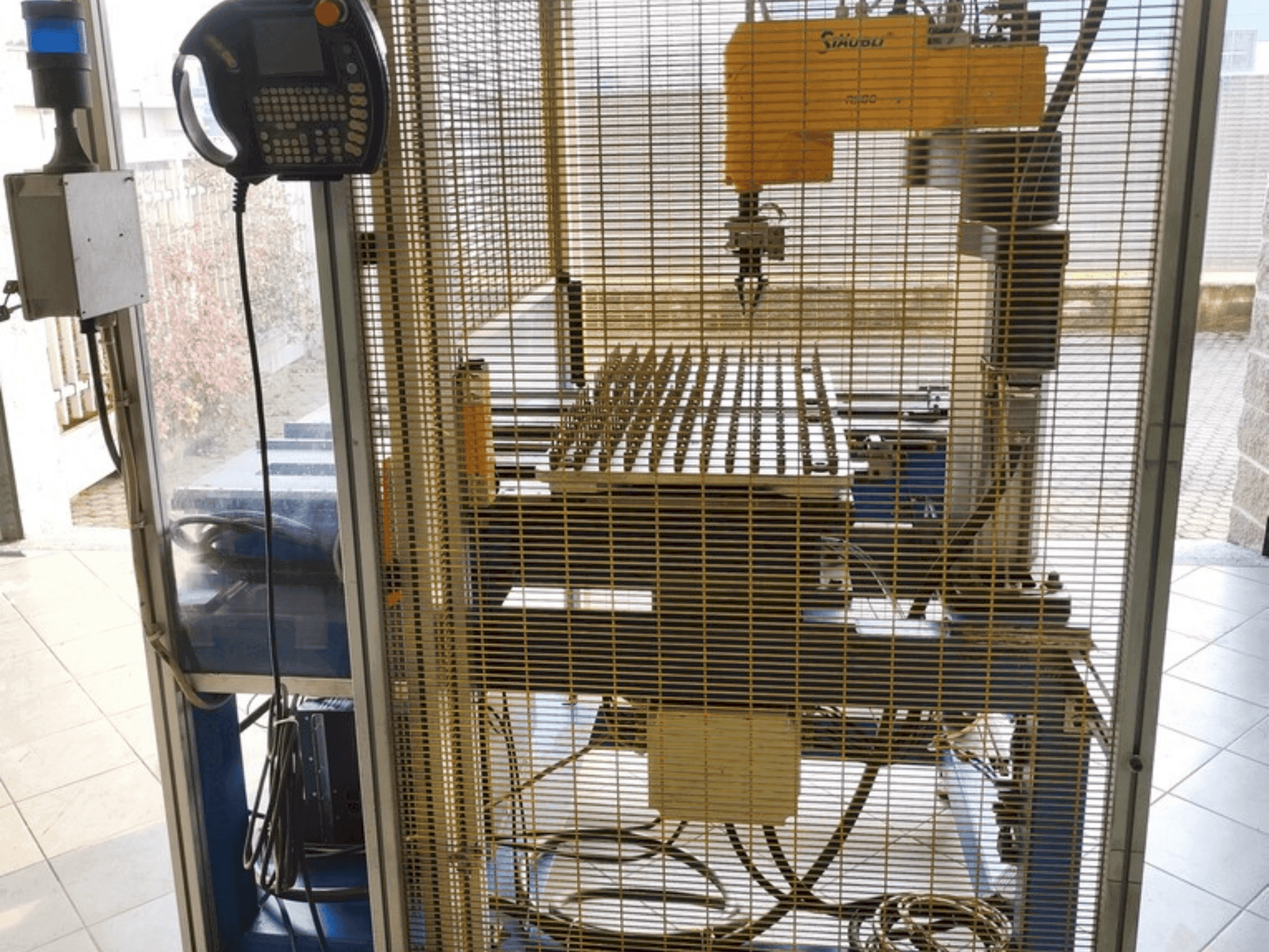 Vooraanzicht van STAUBLI RS80 machine