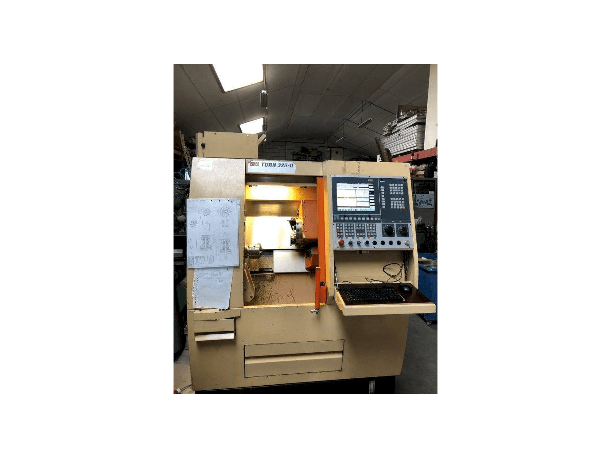 Vooraanzicht van EMCO TURN 325-II machine