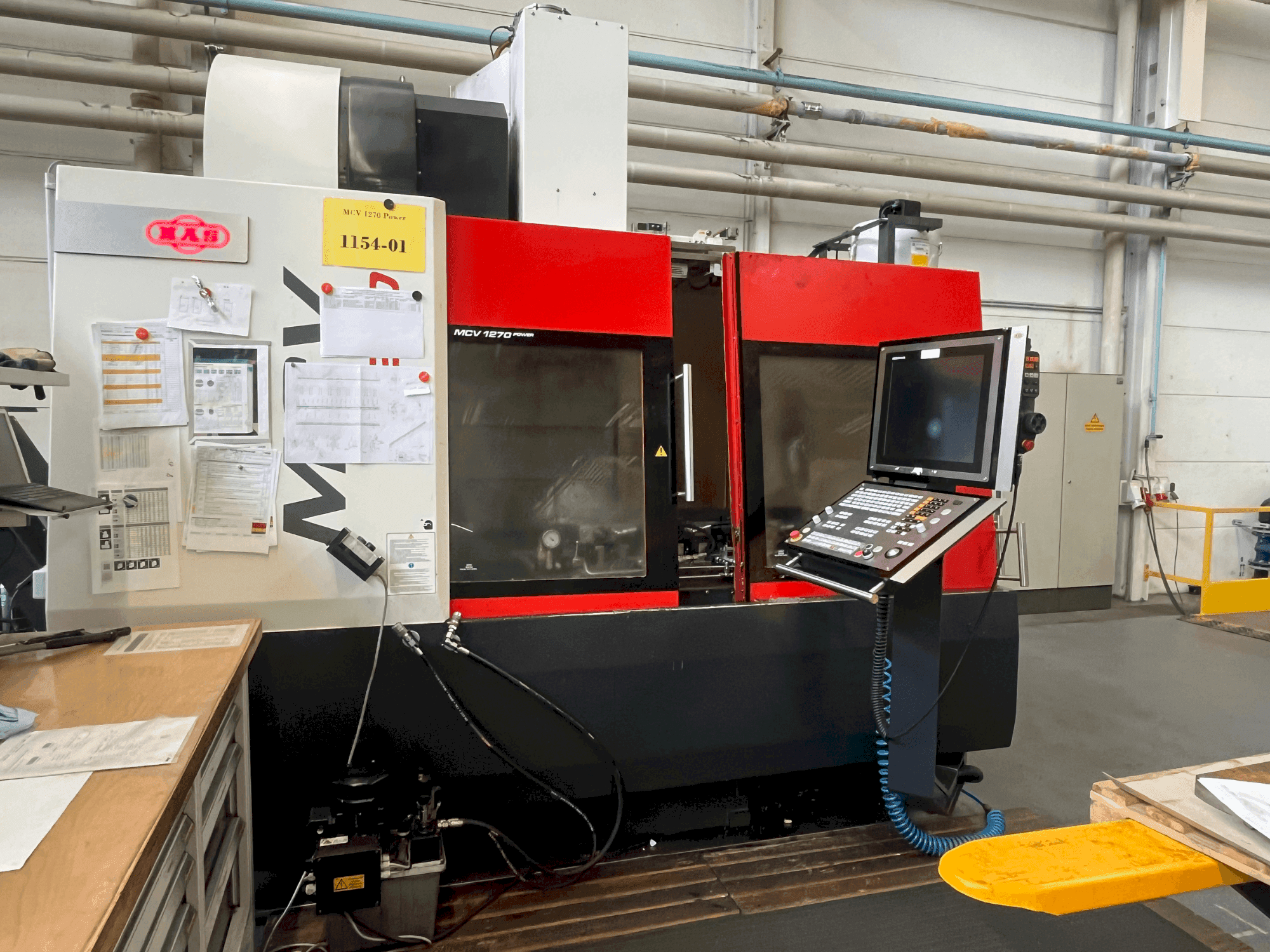 Vooraanzicht van MAS MCV 1270 Power machine