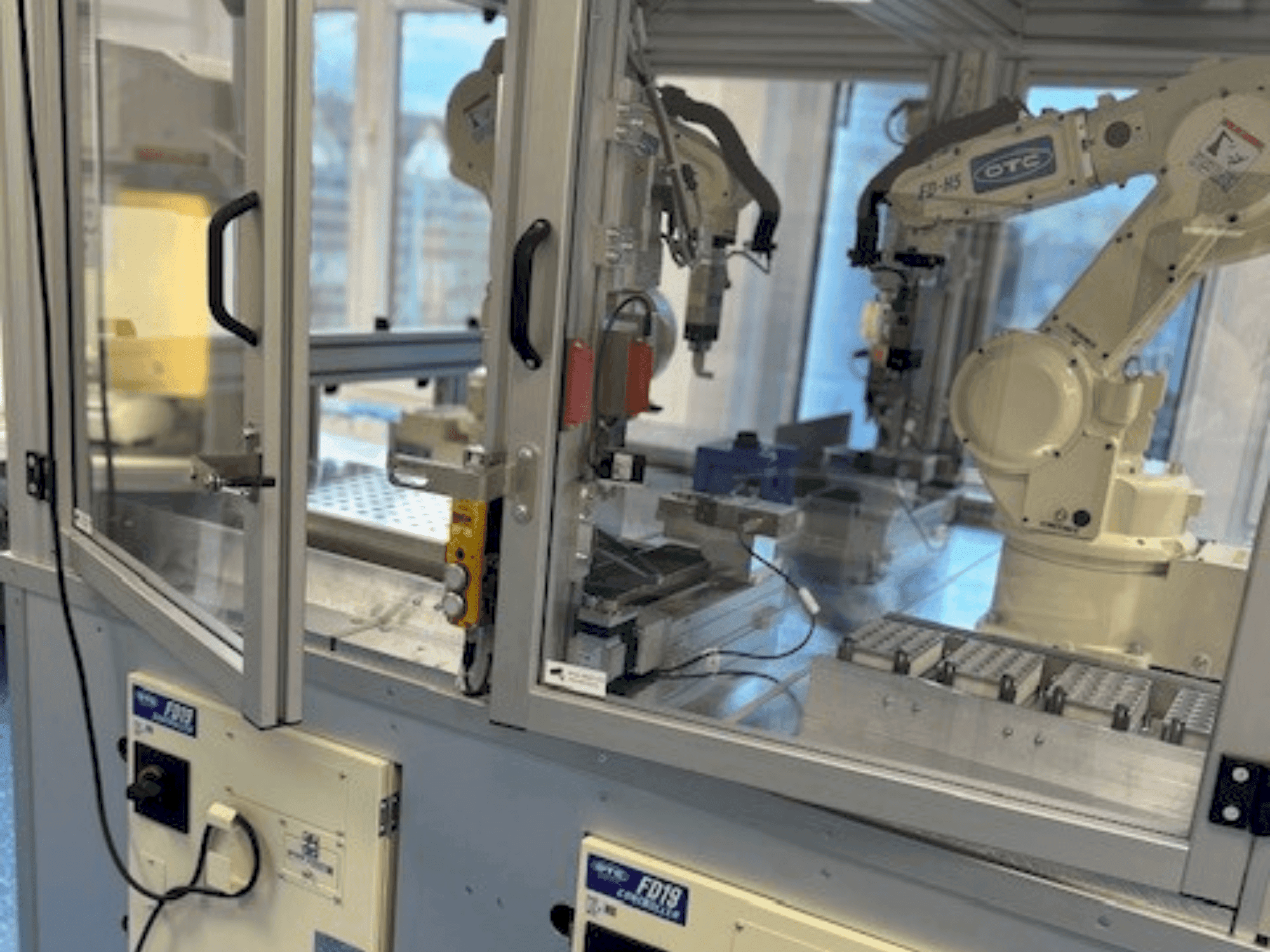 Vooraanzicht van OTC Daihen NH52-NEFC machine