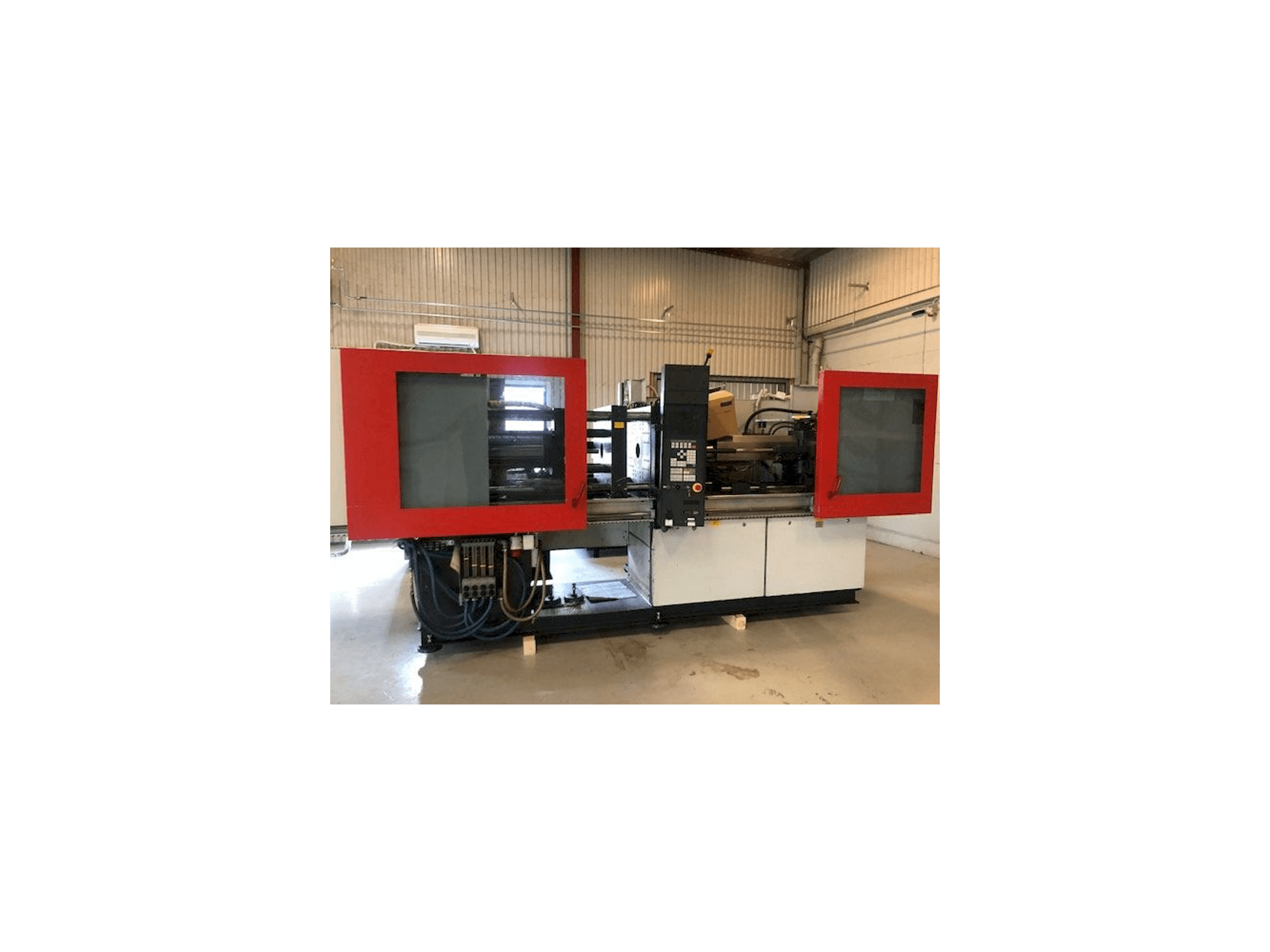 Vooraanzicht van FERROMATIK MILACRON K110 machine