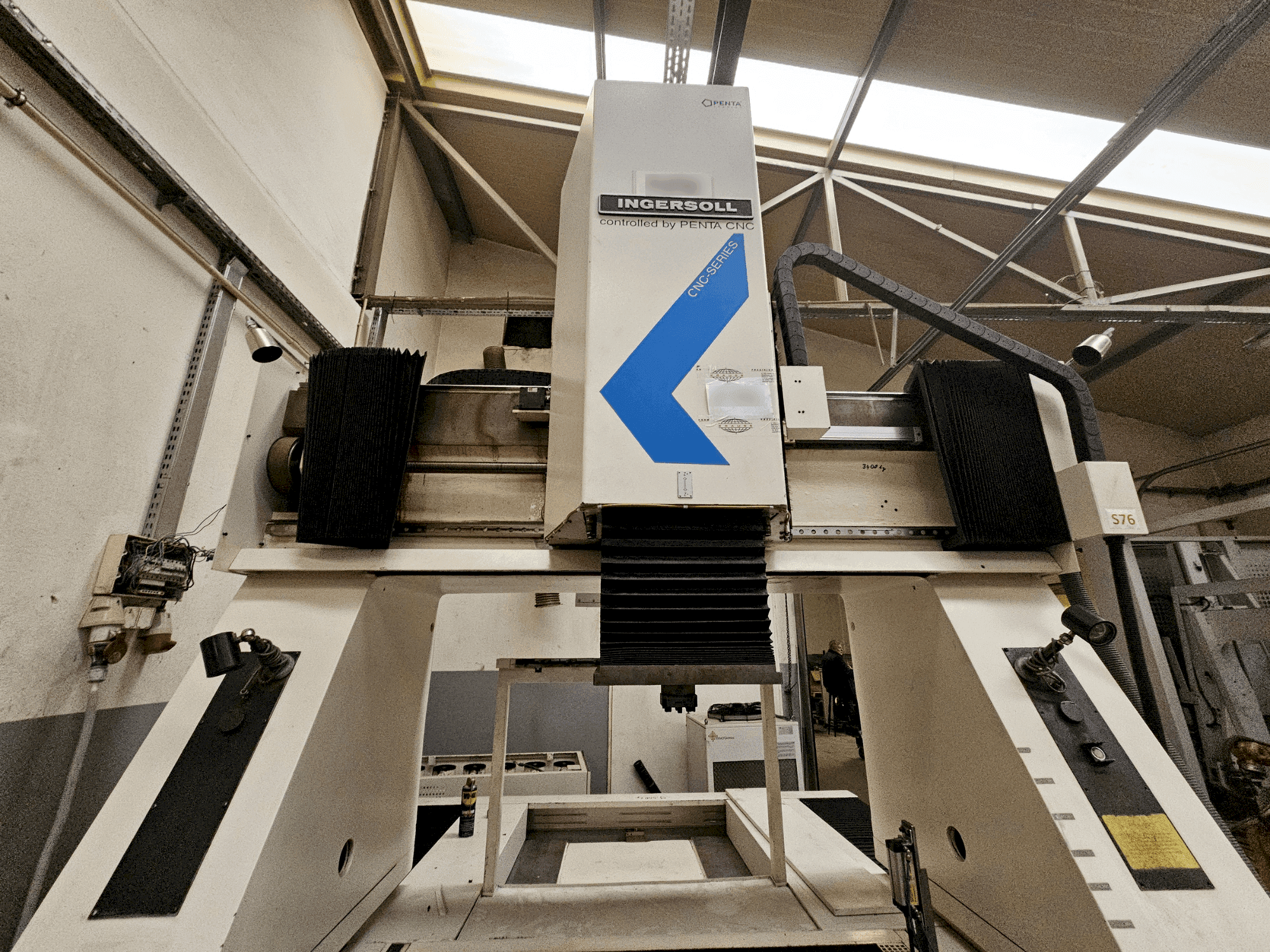 Vooraanzicht van INGERSOLL IG1300 PENTA machine