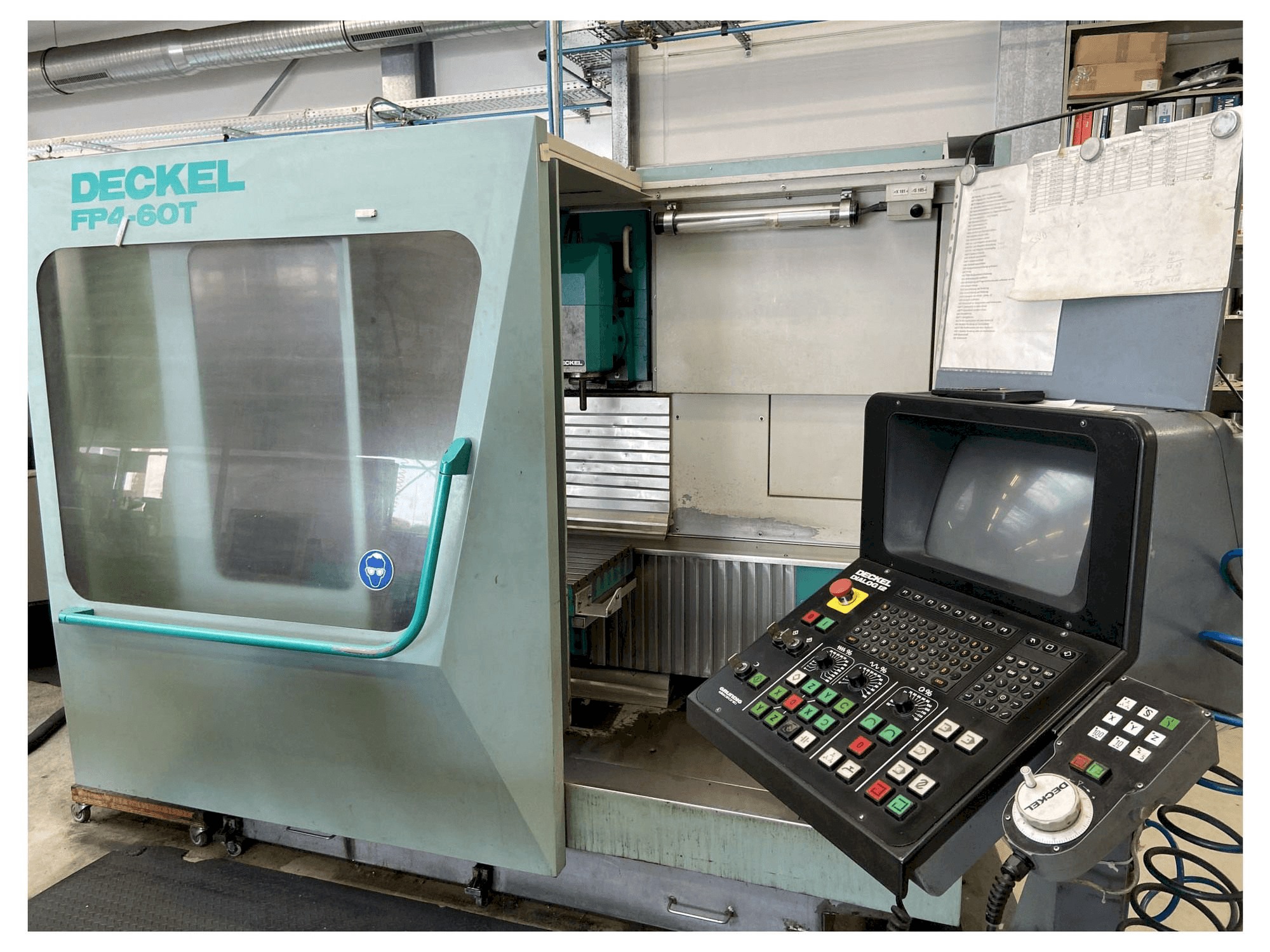 Vooraanzicht van DECKEL FP4 60 machine