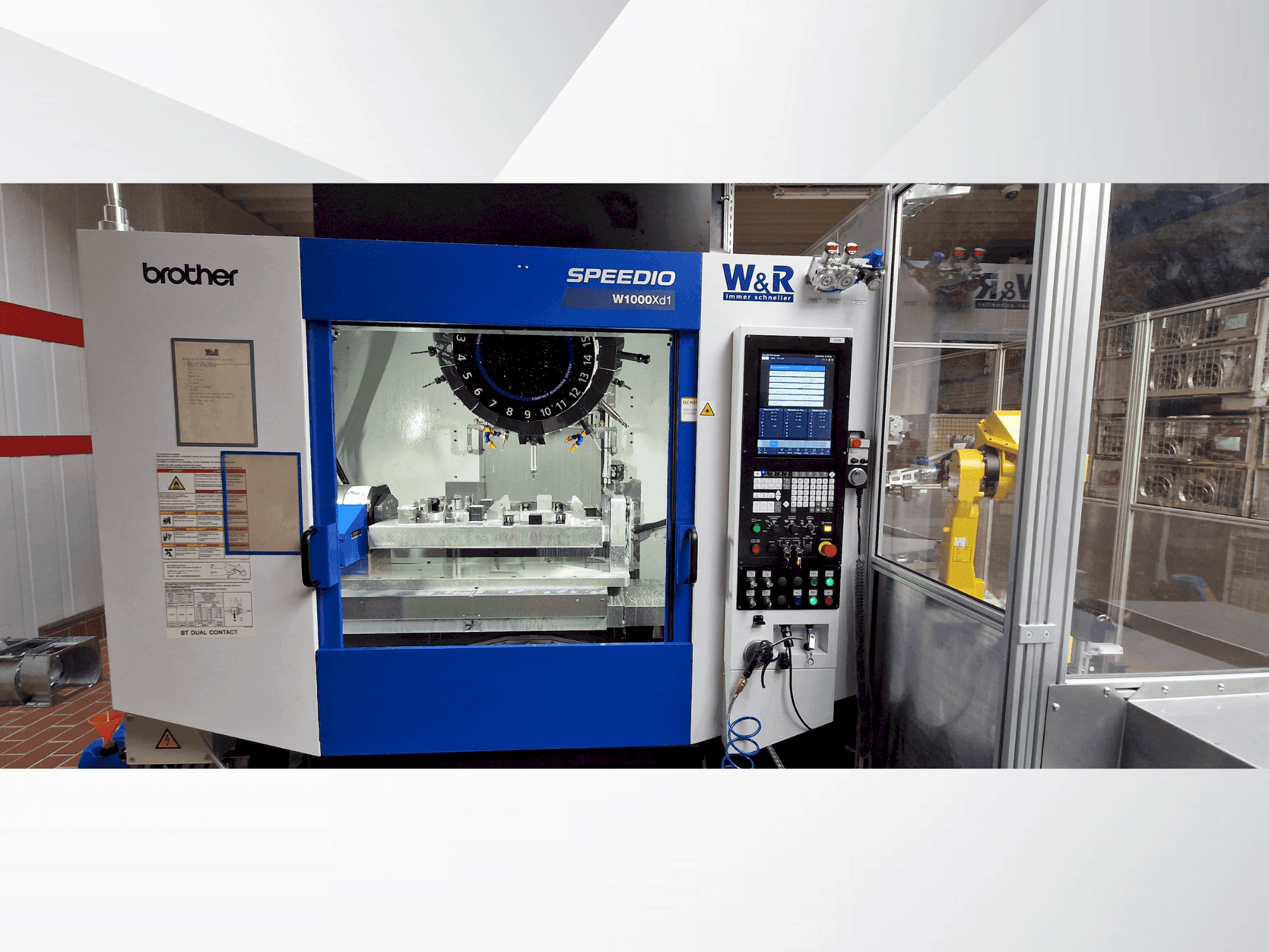 Vooraanzicht van Brother Speedio W1000Xd1 machine