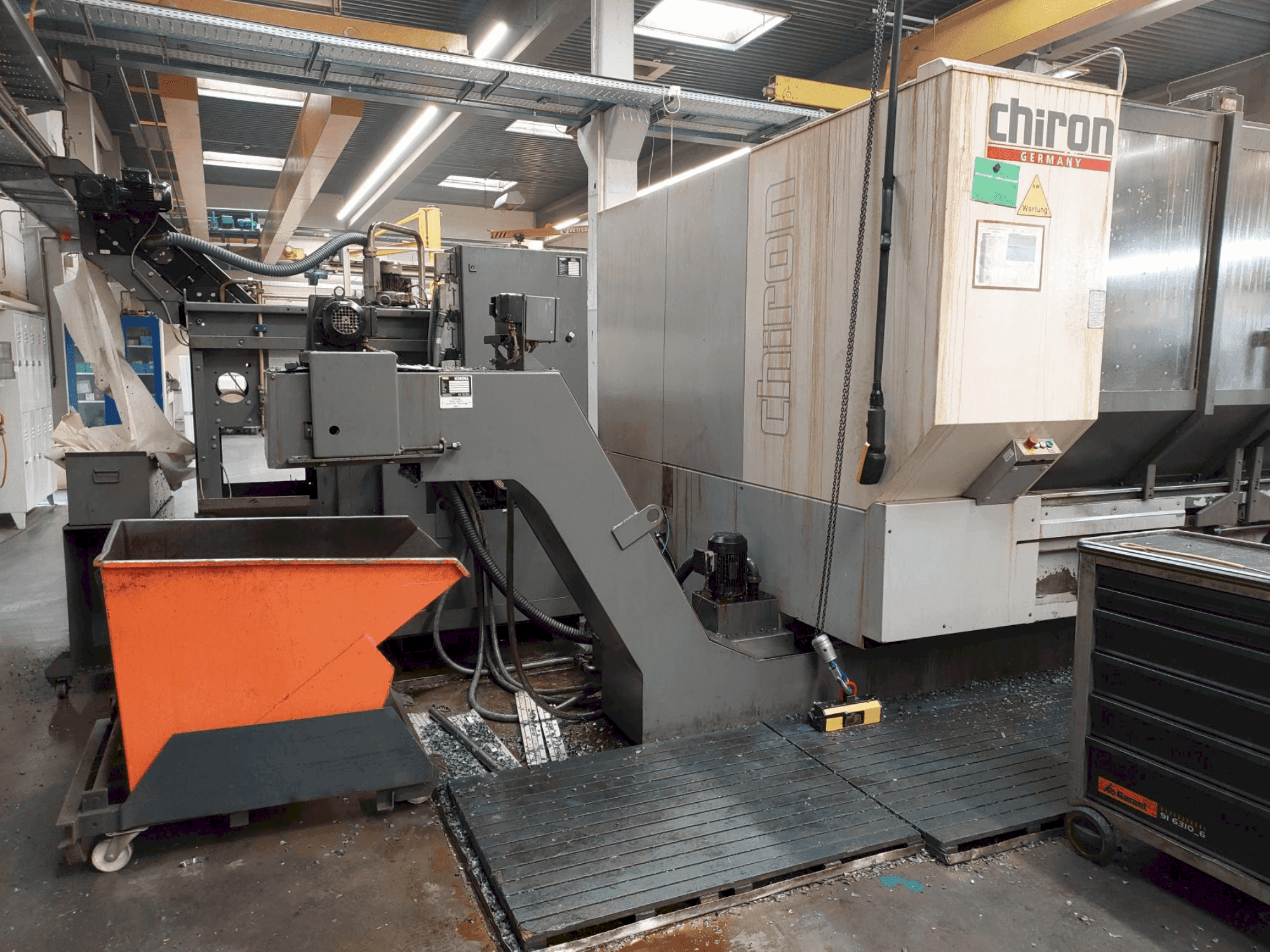 Linkerzijdeaanzicht van CHIRON FZ28 KL (2004) machine