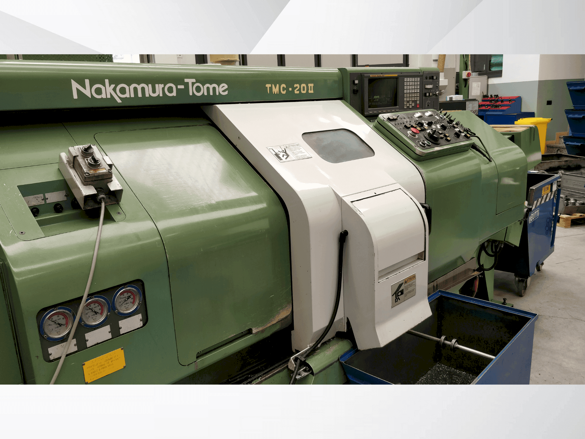 Vooraanzicht van NAKAMURA-TOME TMC20-II machine