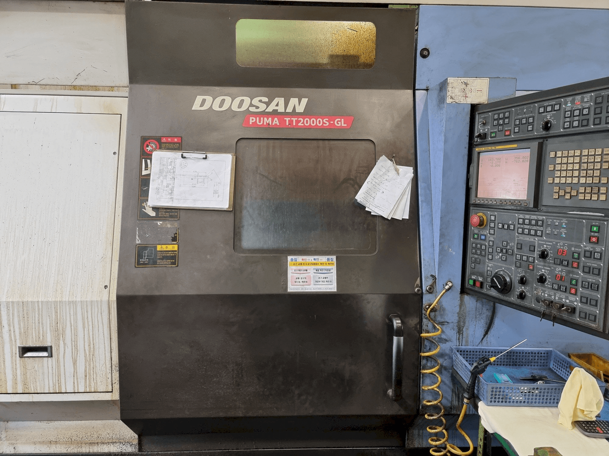 Vooraanzicht van Doosan PUMA TT2000S-GL machine