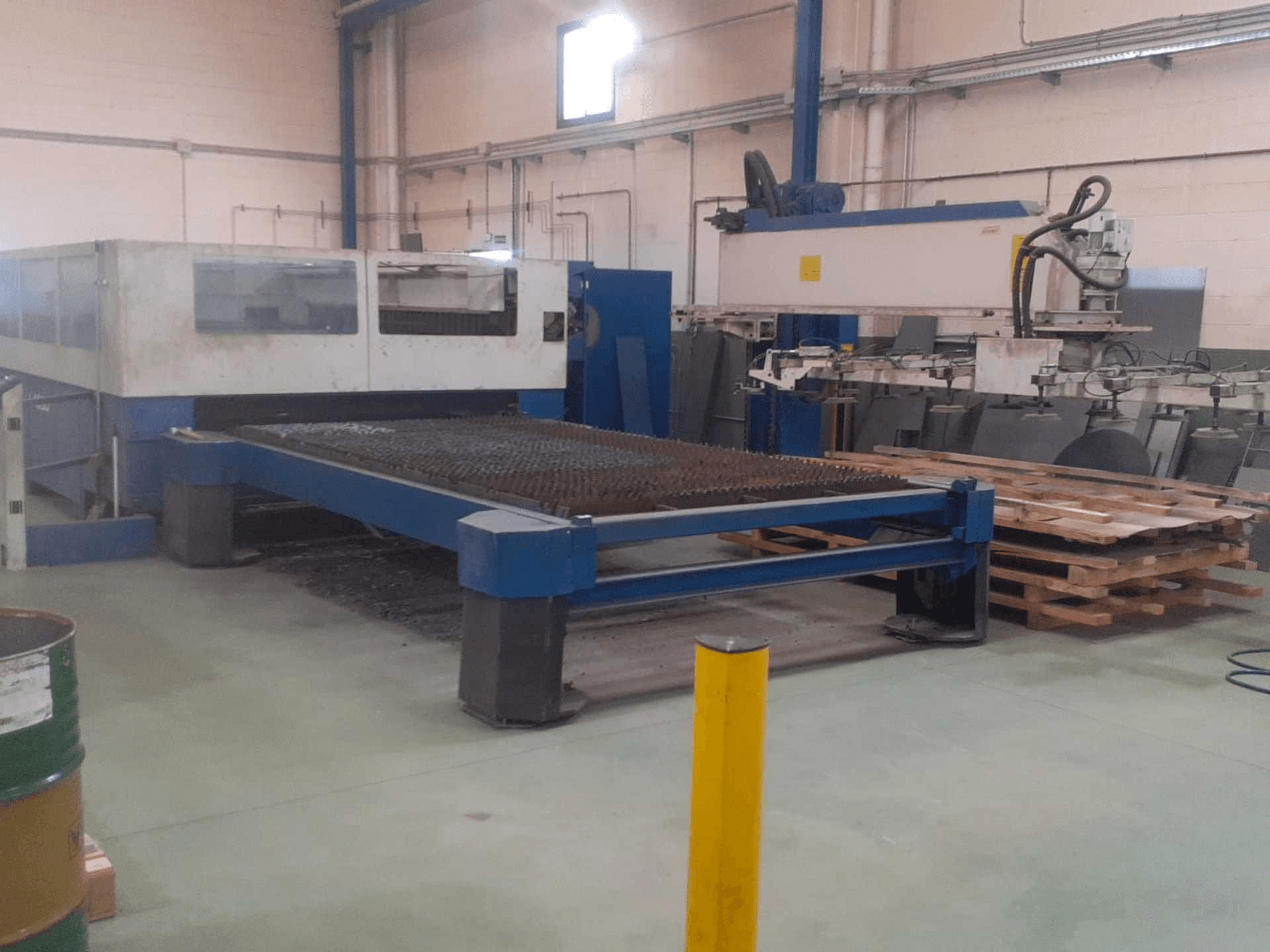Vooraanzicht van Trumpf Trumatic L4030 machine