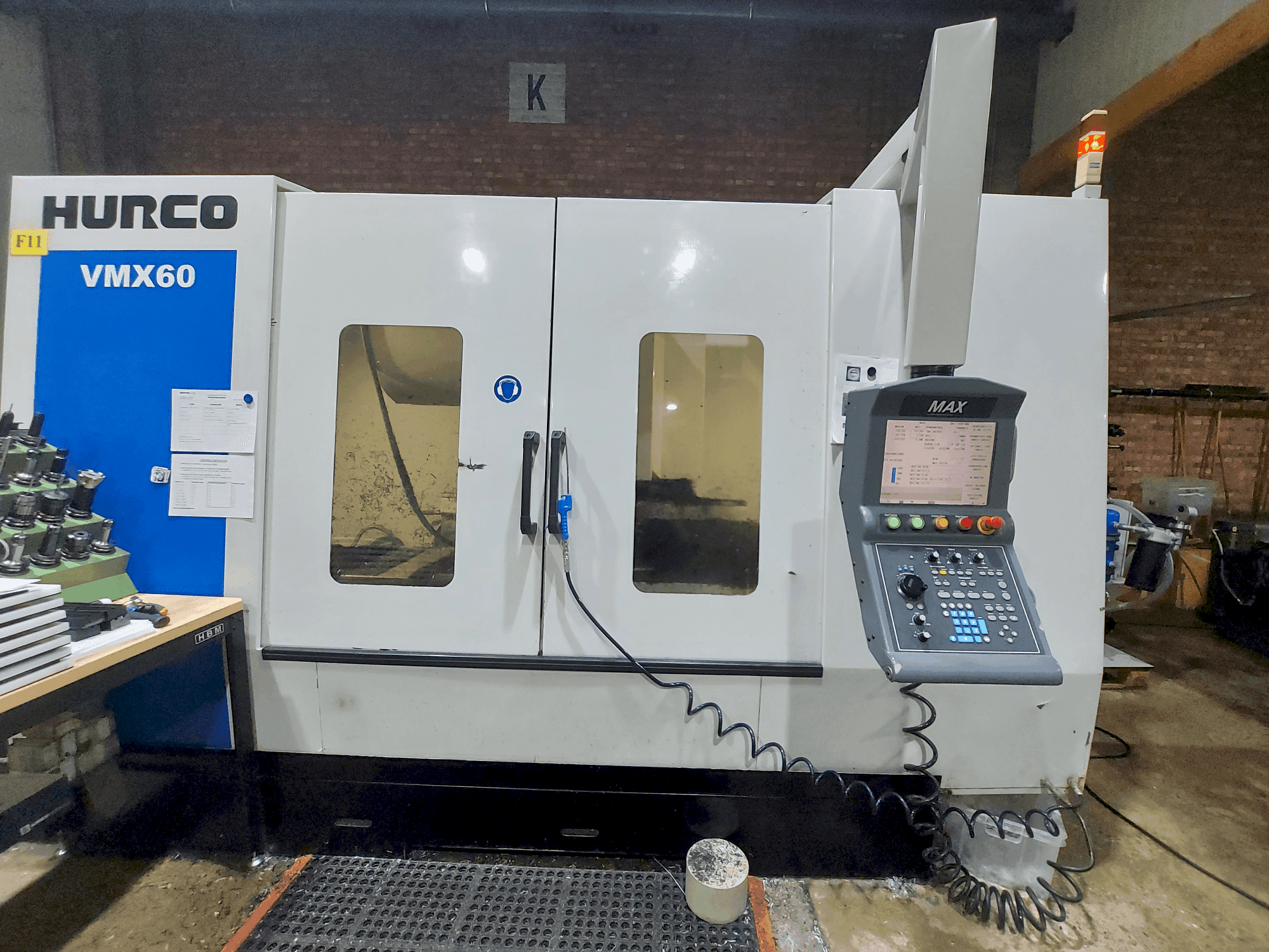 Vooraanzicht van Hurco VMX60/40T machine