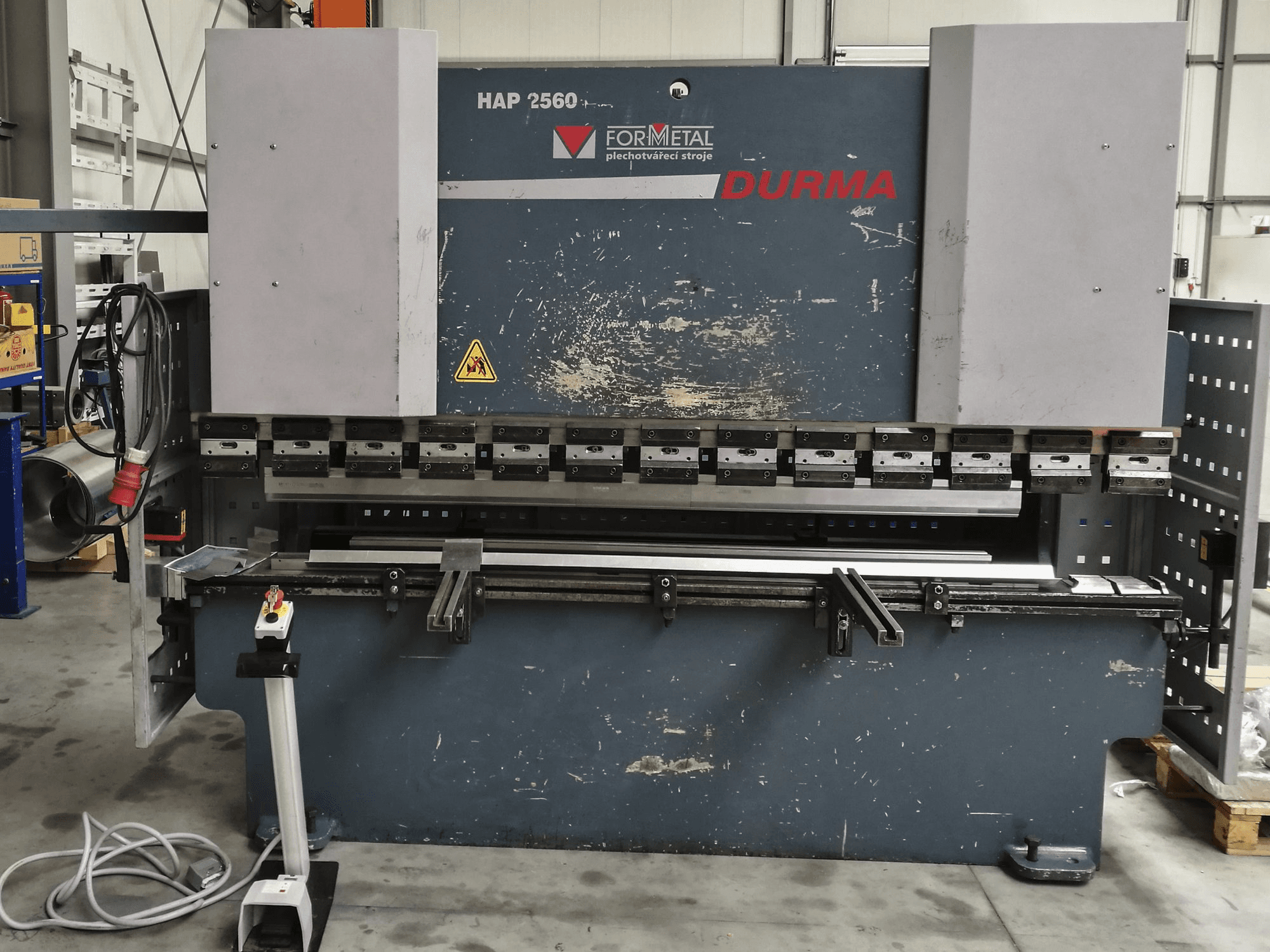 Vooraanzicht van Durma HAP 2560 machine