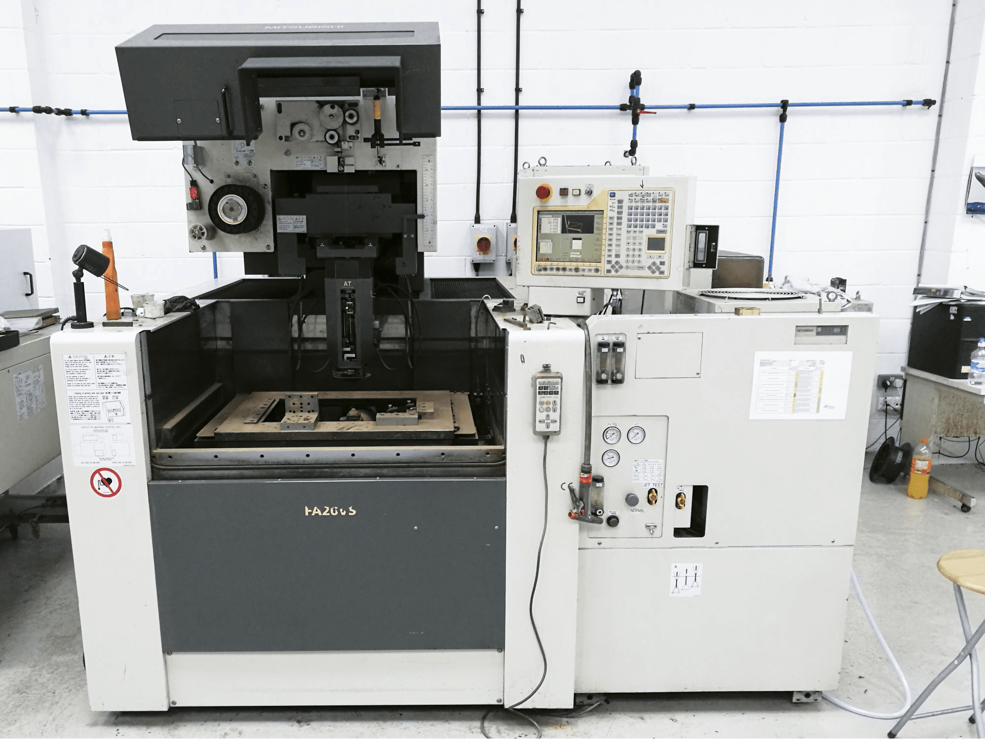 Vooraanzicht van Mitsubishi Electric FA20-VS machine