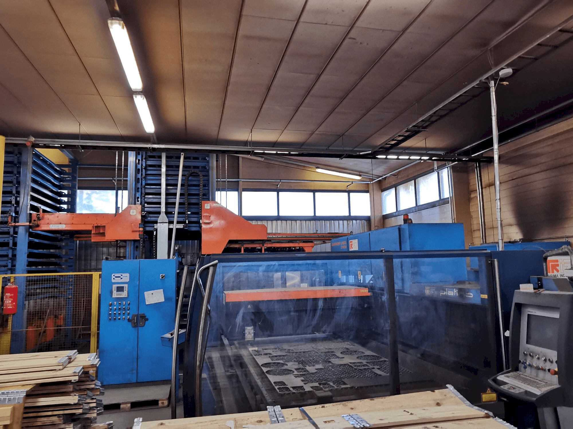 Vooraanzicht van Prima Industrie Platino 1530 machine