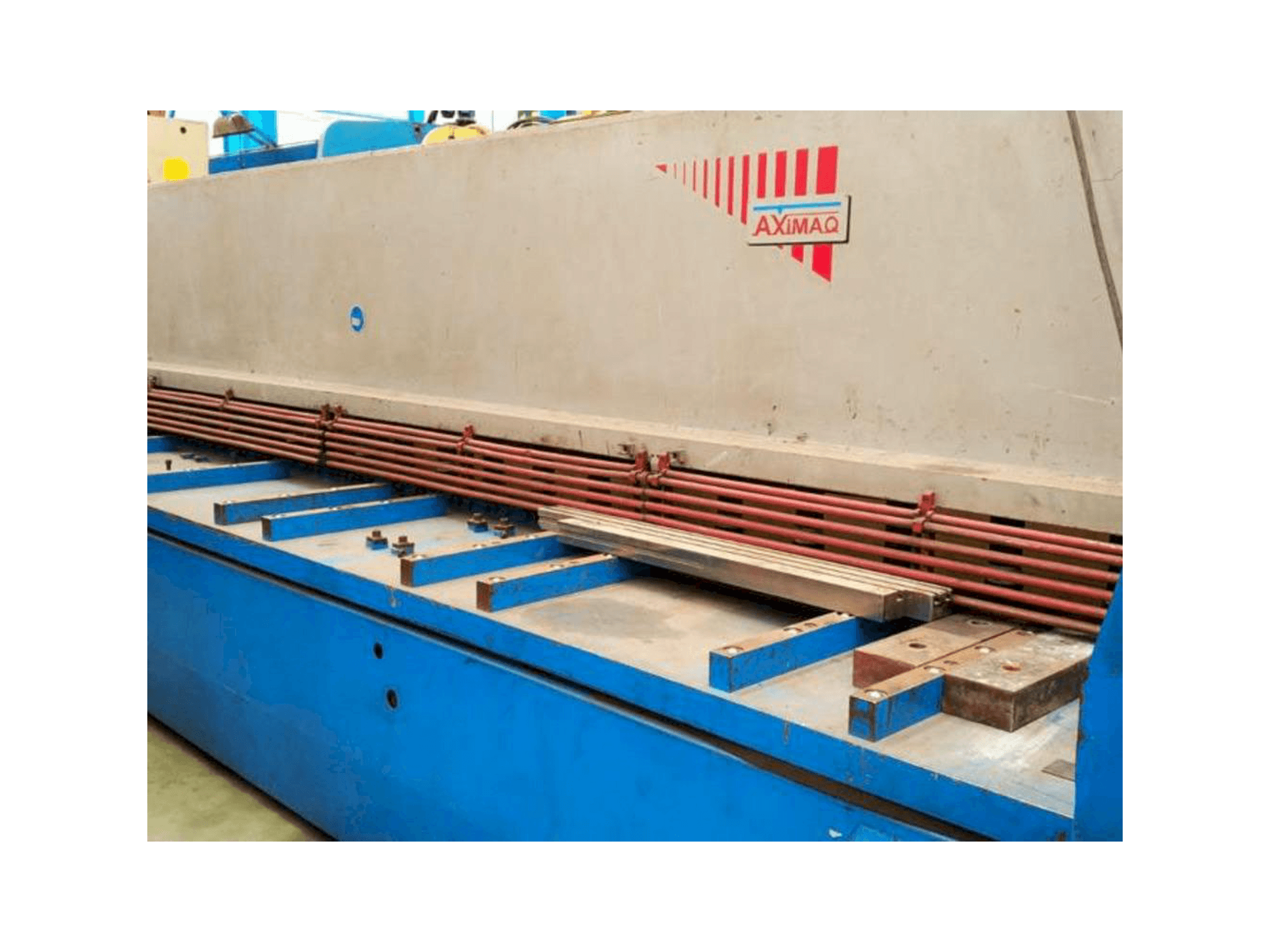 Vooraanzicht van Axial CP-1060 machine