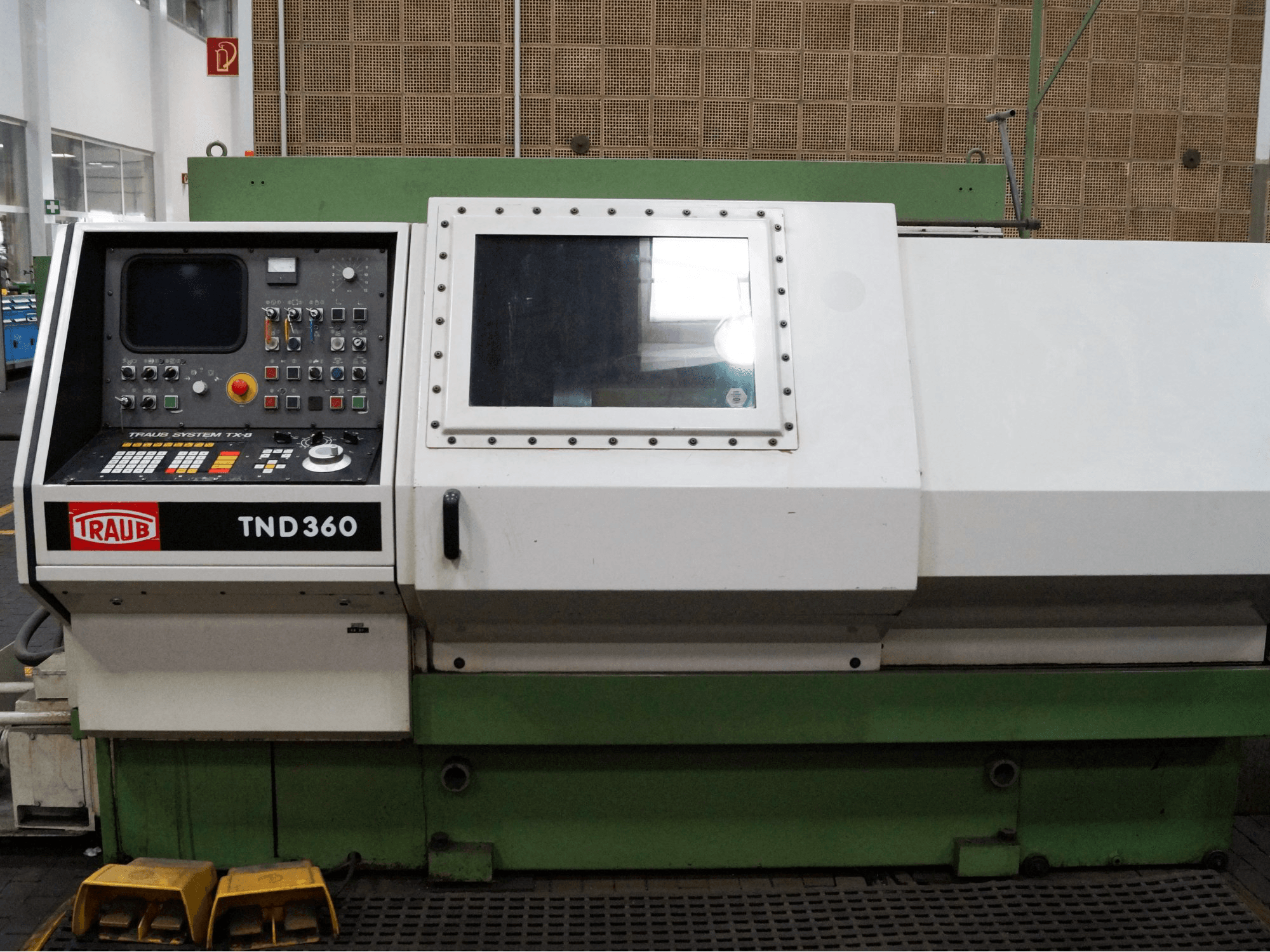 Vooraanzicht van TRAUB TND 360 machine