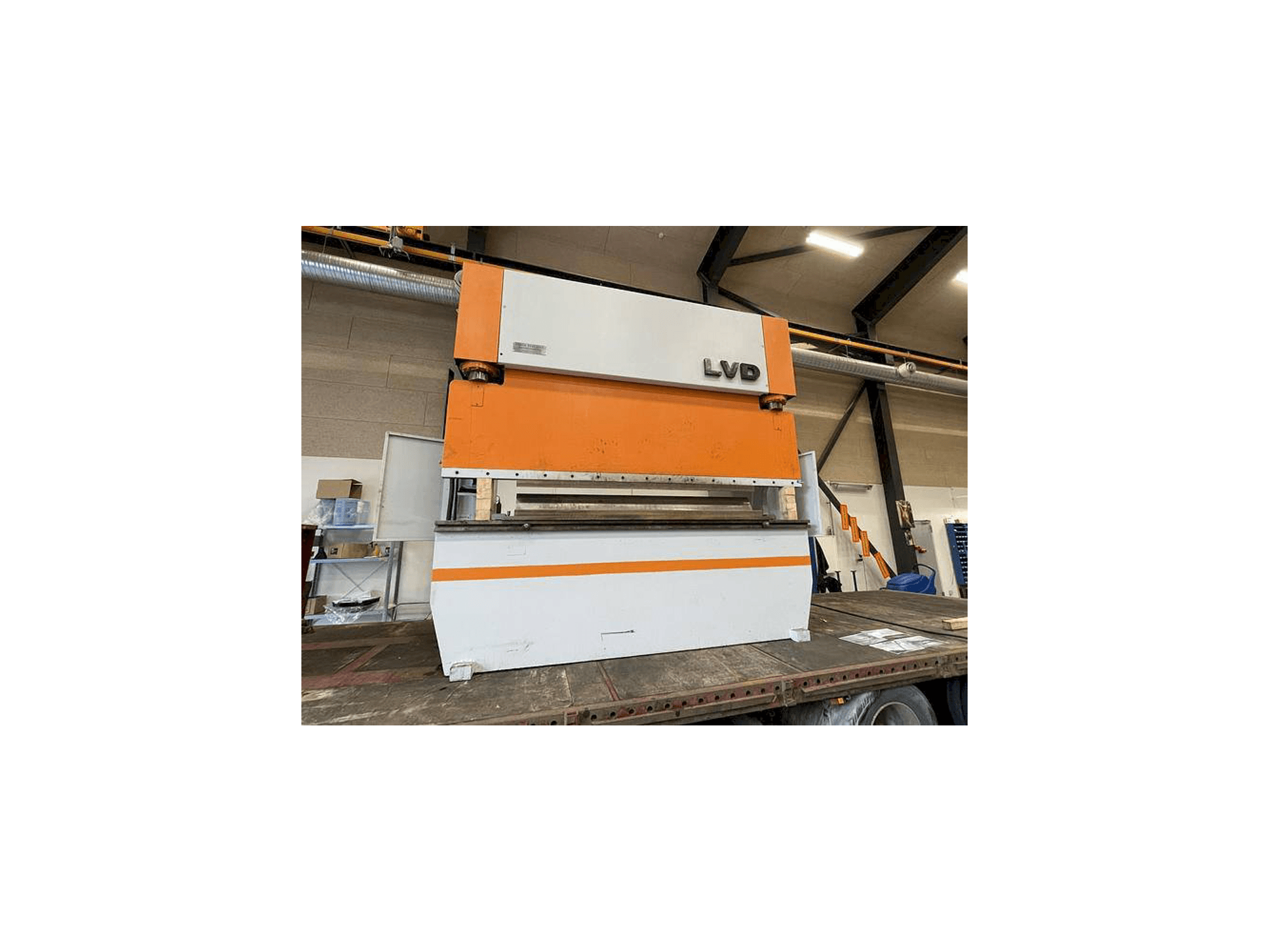 Vooraanzicht van LVD PP 100 machine