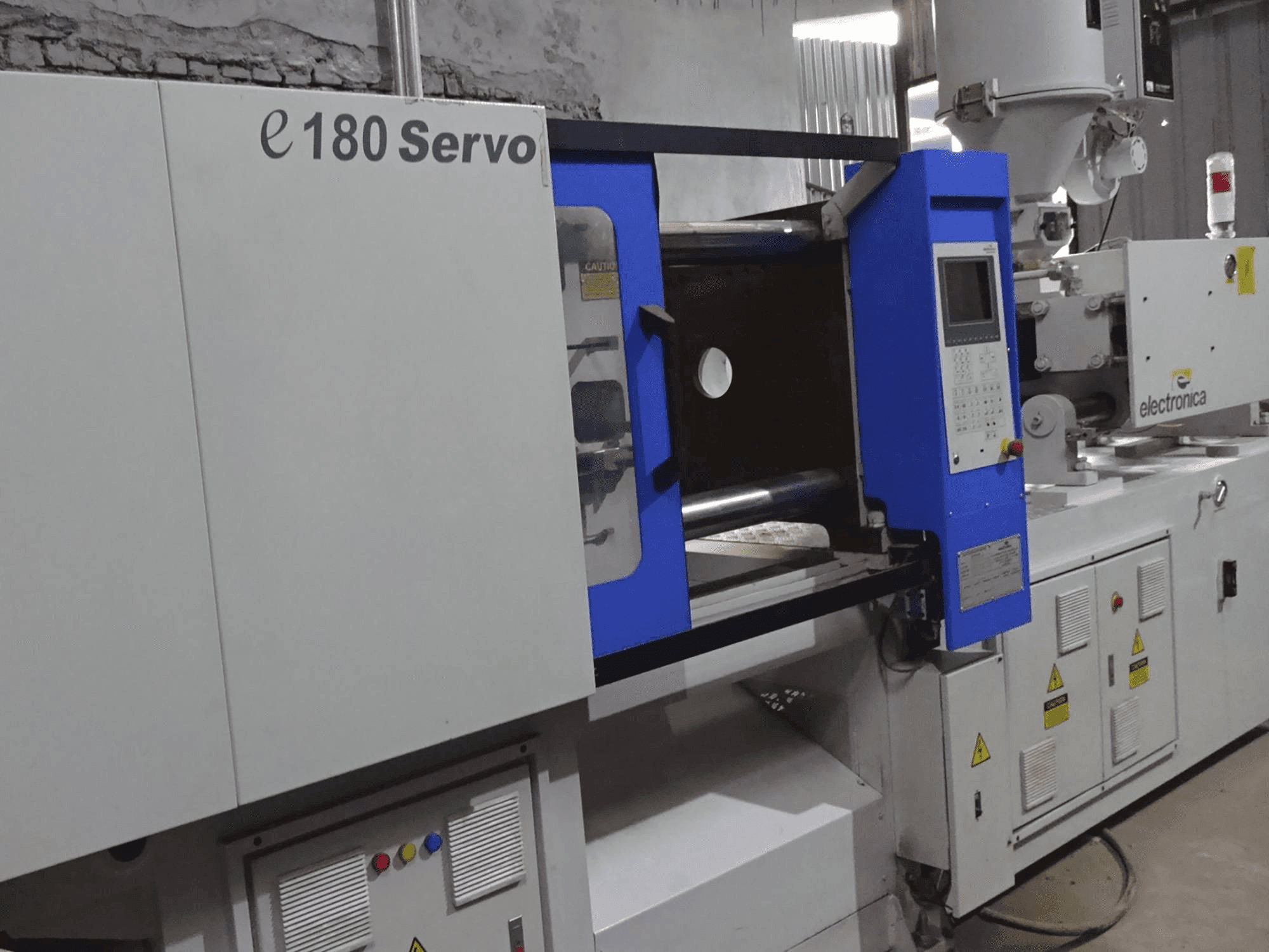 Vooraanzicht van Electronica EP01800126 machine