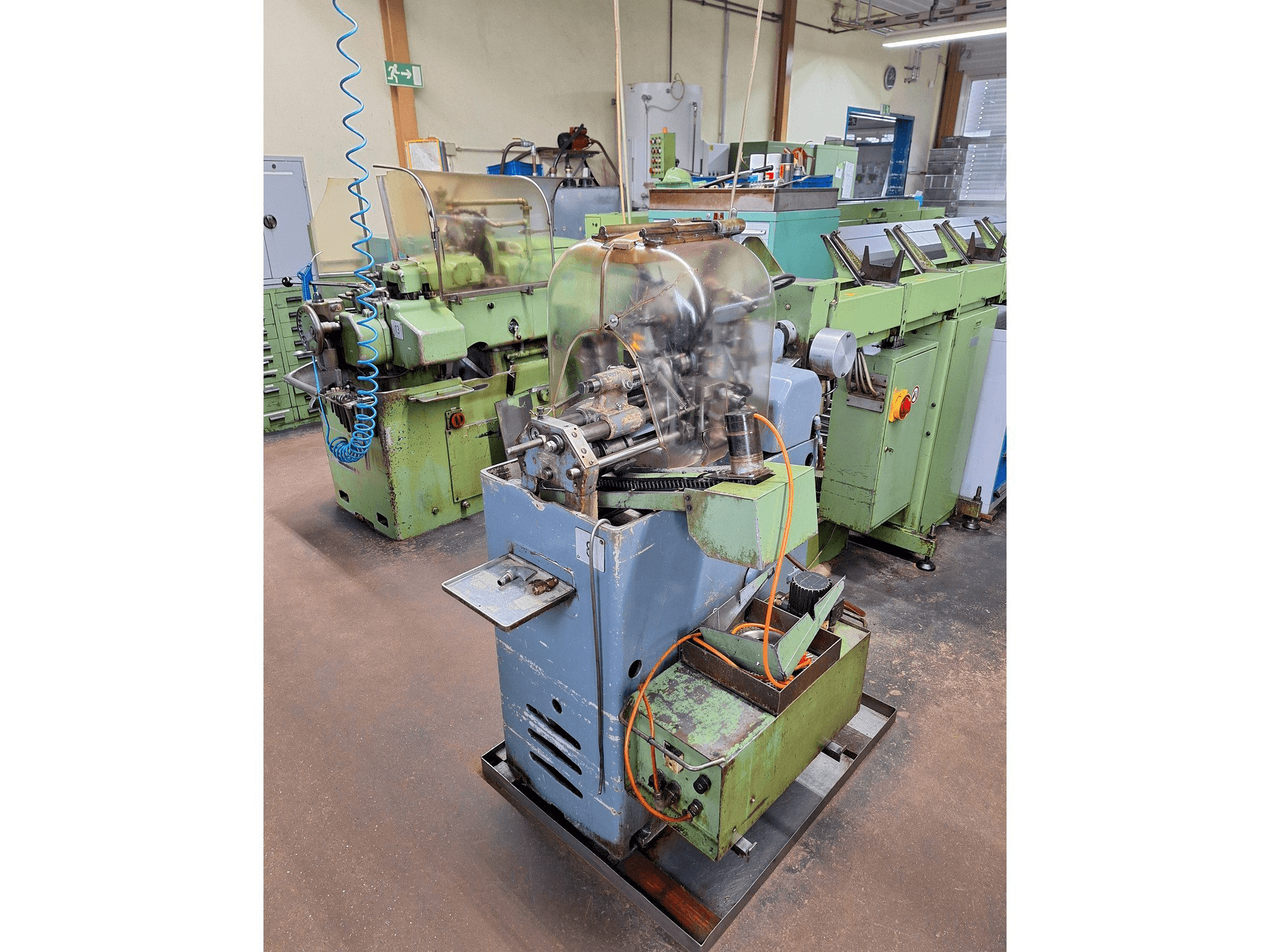 Linkerzijdeaanzicht van TRAUB A25 machine