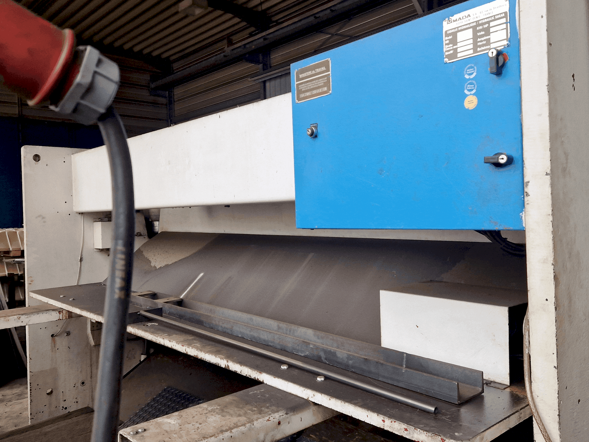 Vooraanzicht van AMADA GPN1 30 machine