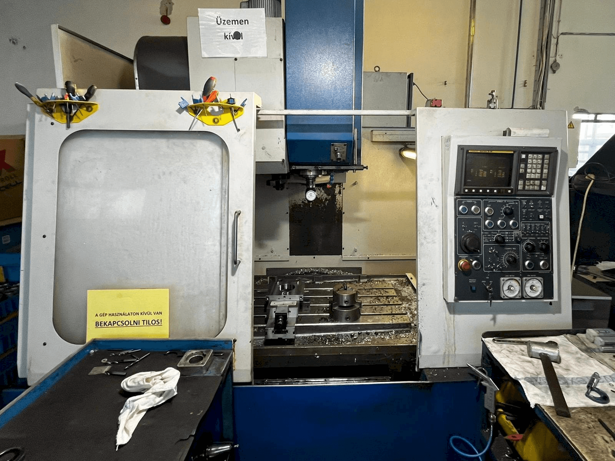 Vooraanzicht van Kia KV 35C machine