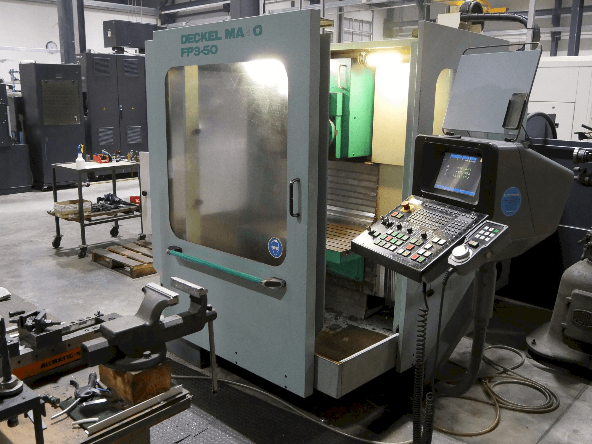 Vooraanzicht van DECKEL Maho FP3-50 machine