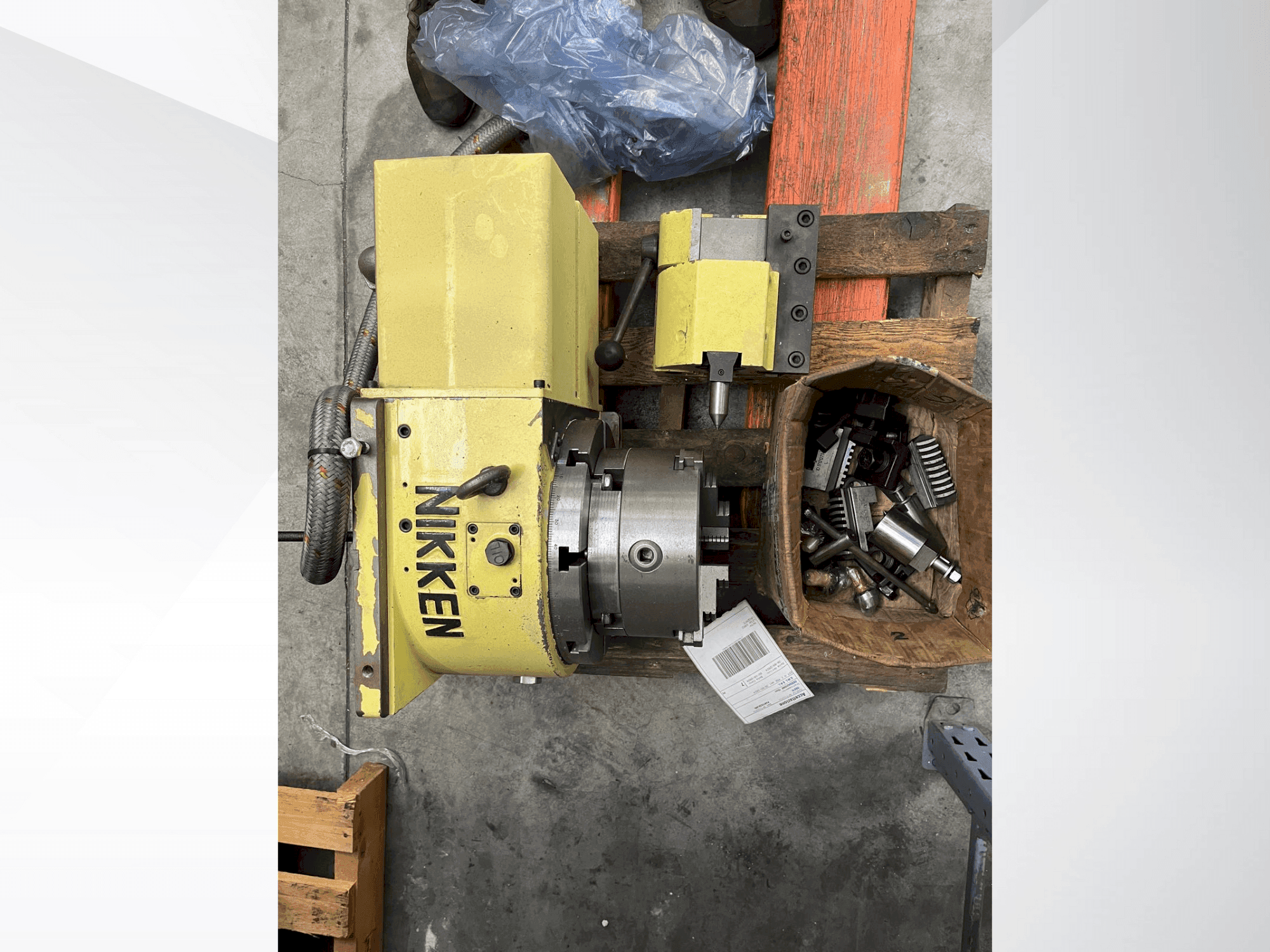 Vooraanzicht van NIKKEN CNC 260 machine