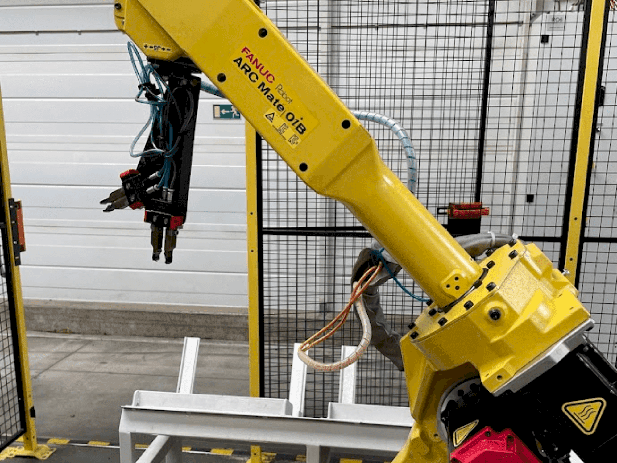 Vooraanzicht van FANUC ARC Mate OiB machine