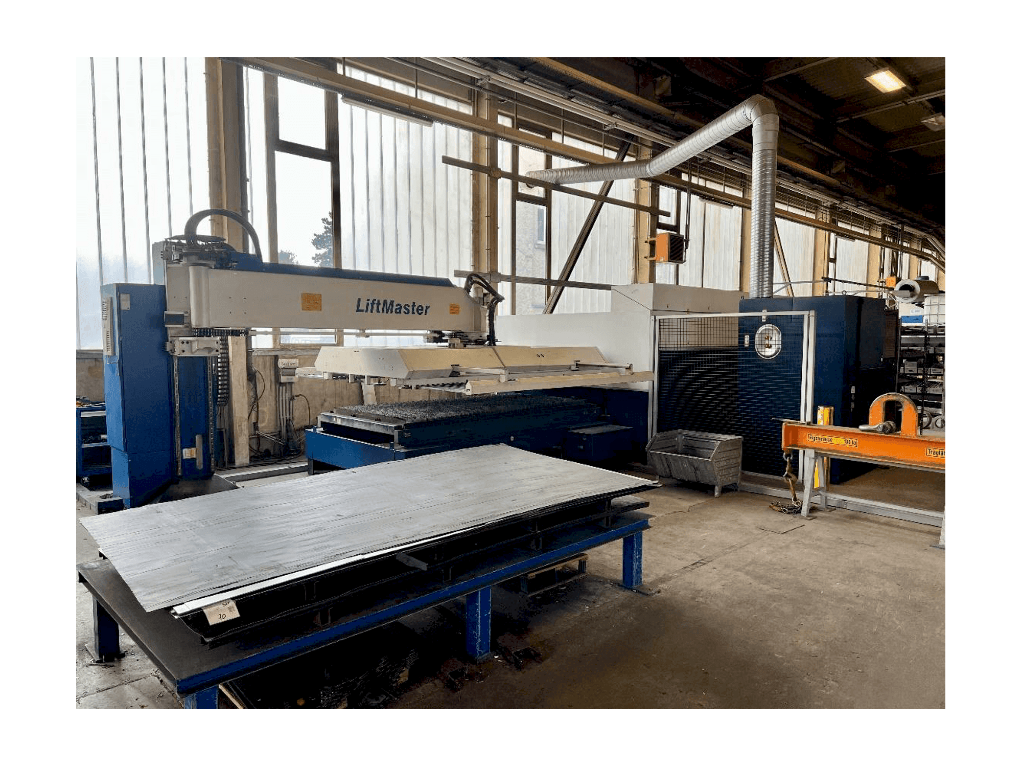 Vooraanzicht van TRUMPF TruLaser 3030 Fiber machine