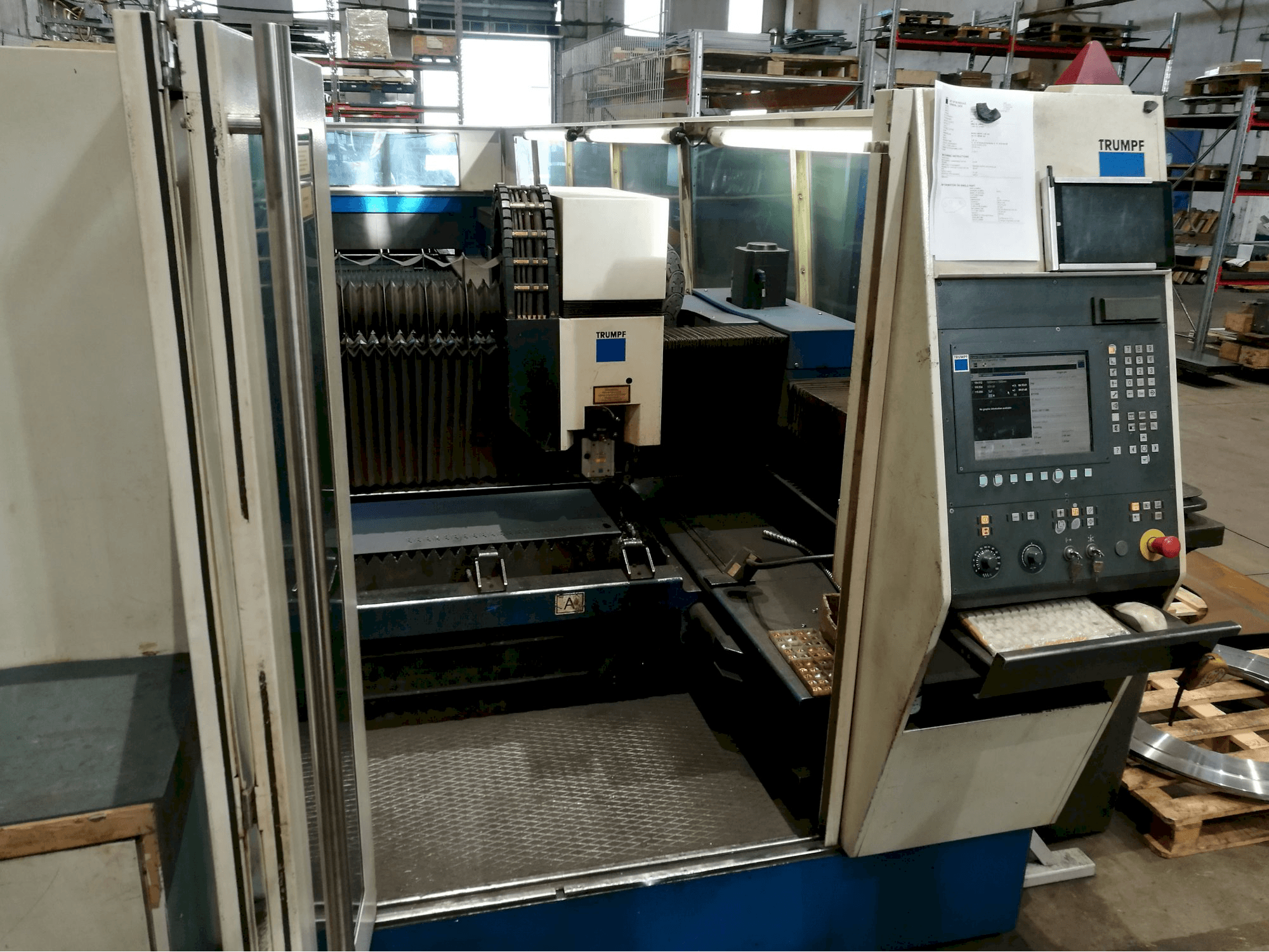 Vooraanzicht van Trumpf TruLaser 5060 machine