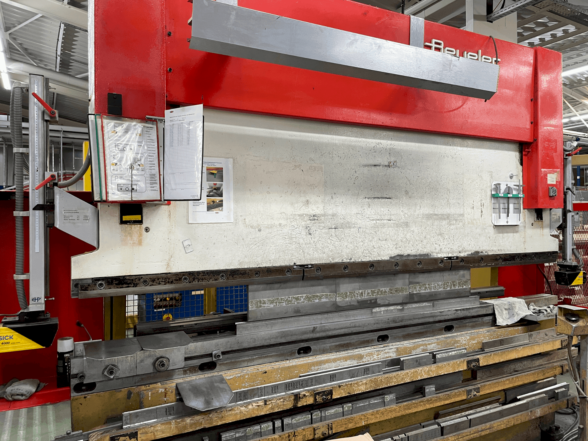 Vooraanzicht van BEYELER RT 125 x 3100 machine