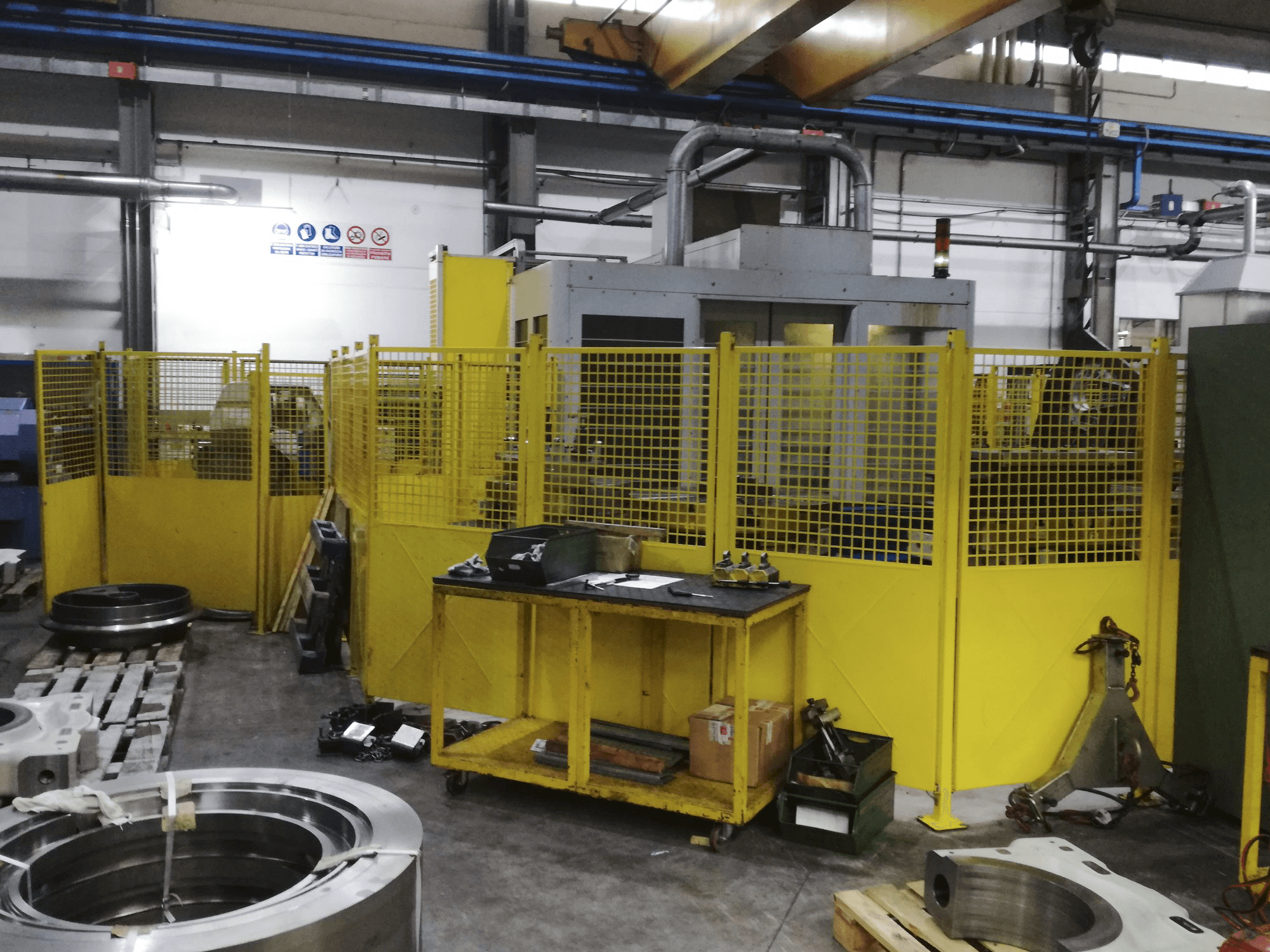 Vooraanzicht van Mandelli M8 UT machine